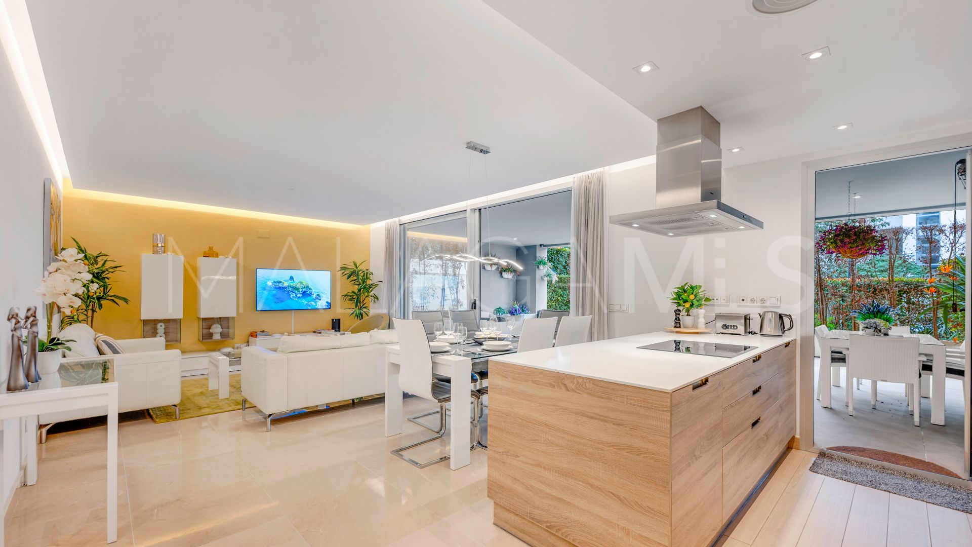 For sale ground floor apartment with 2 bedrooms in Marbella - Puerto Banus