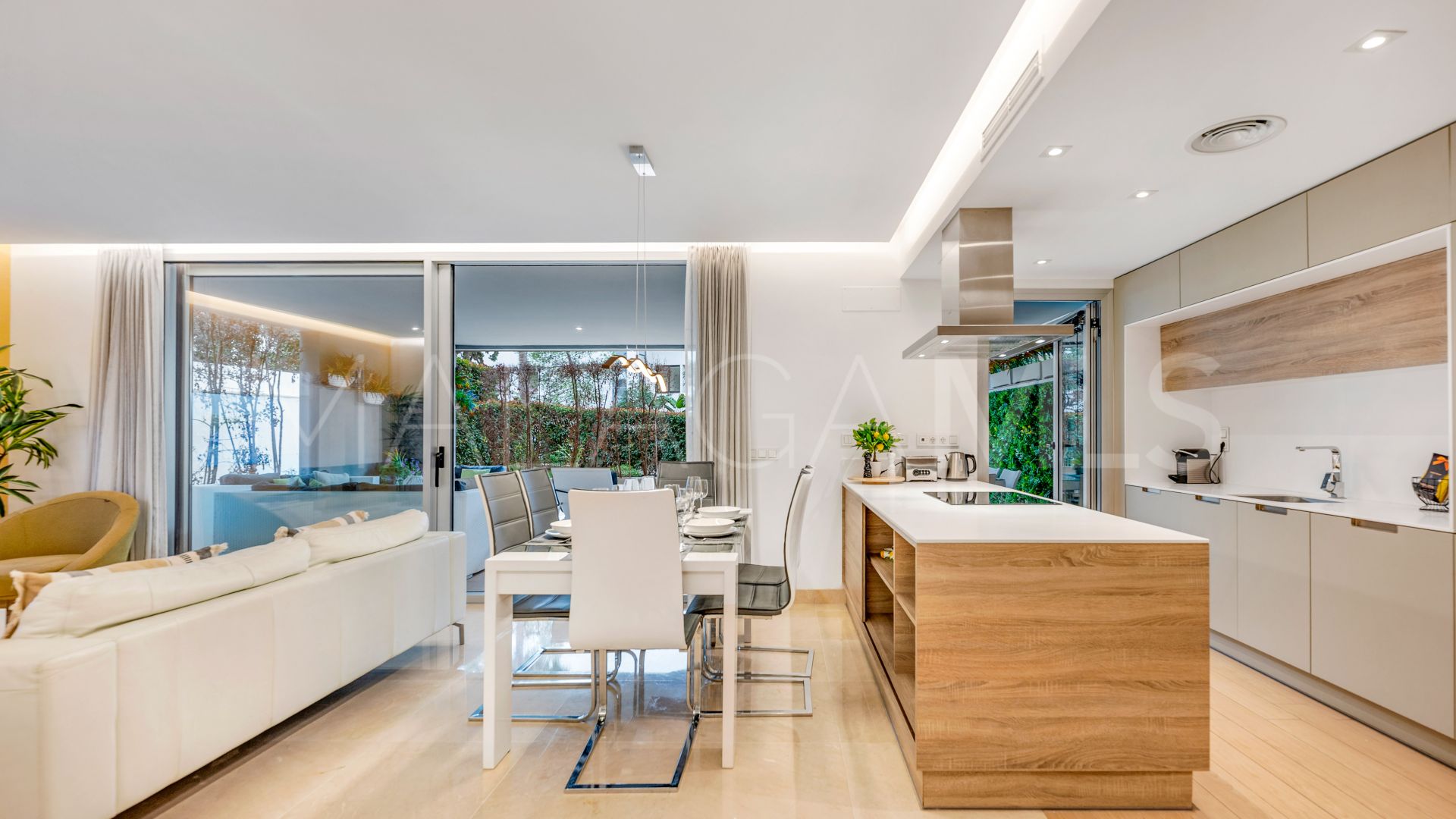 For sale ground floor apartment with 2 bedrooms in Marbella - Puerto Banus