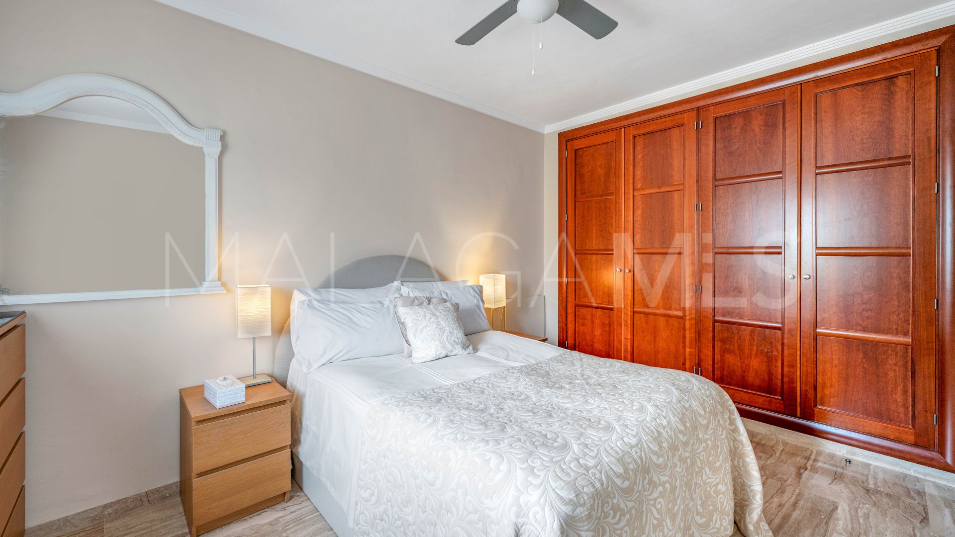 Parhus for sale in Altos de Calahonda