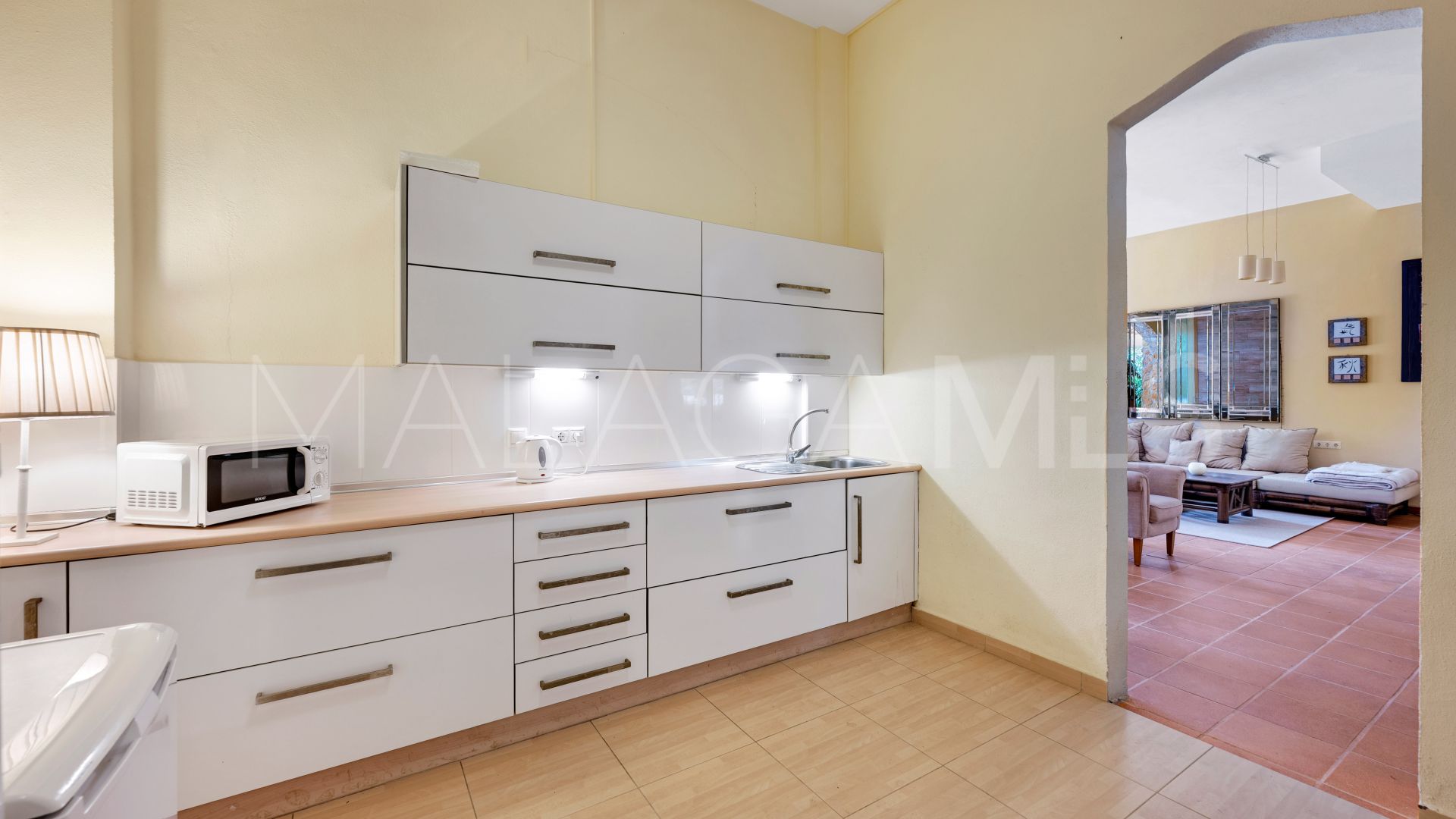 Parhus for sale in Altos de Calahonda