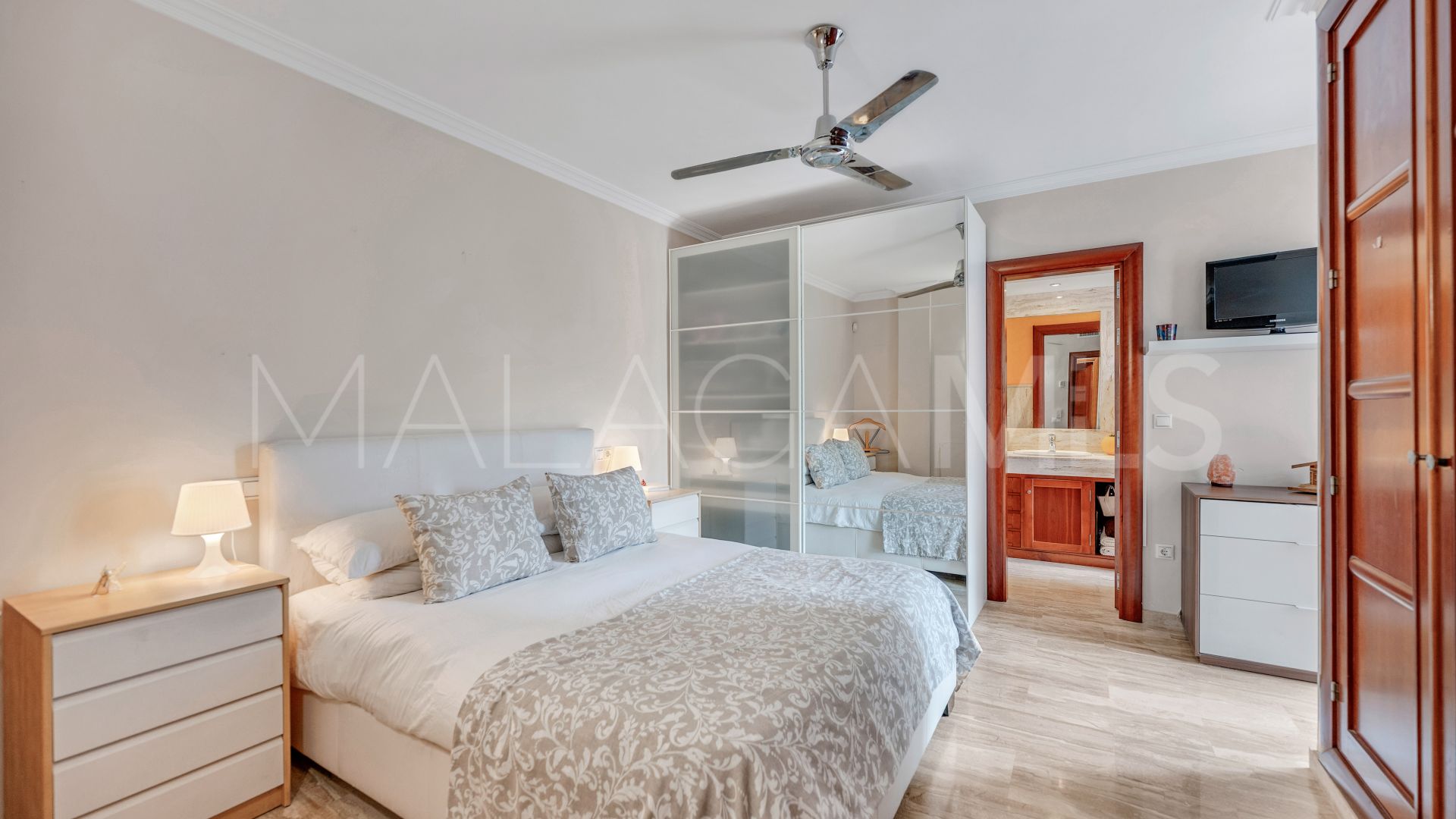 Parhus for sale in Altos de Calahonda