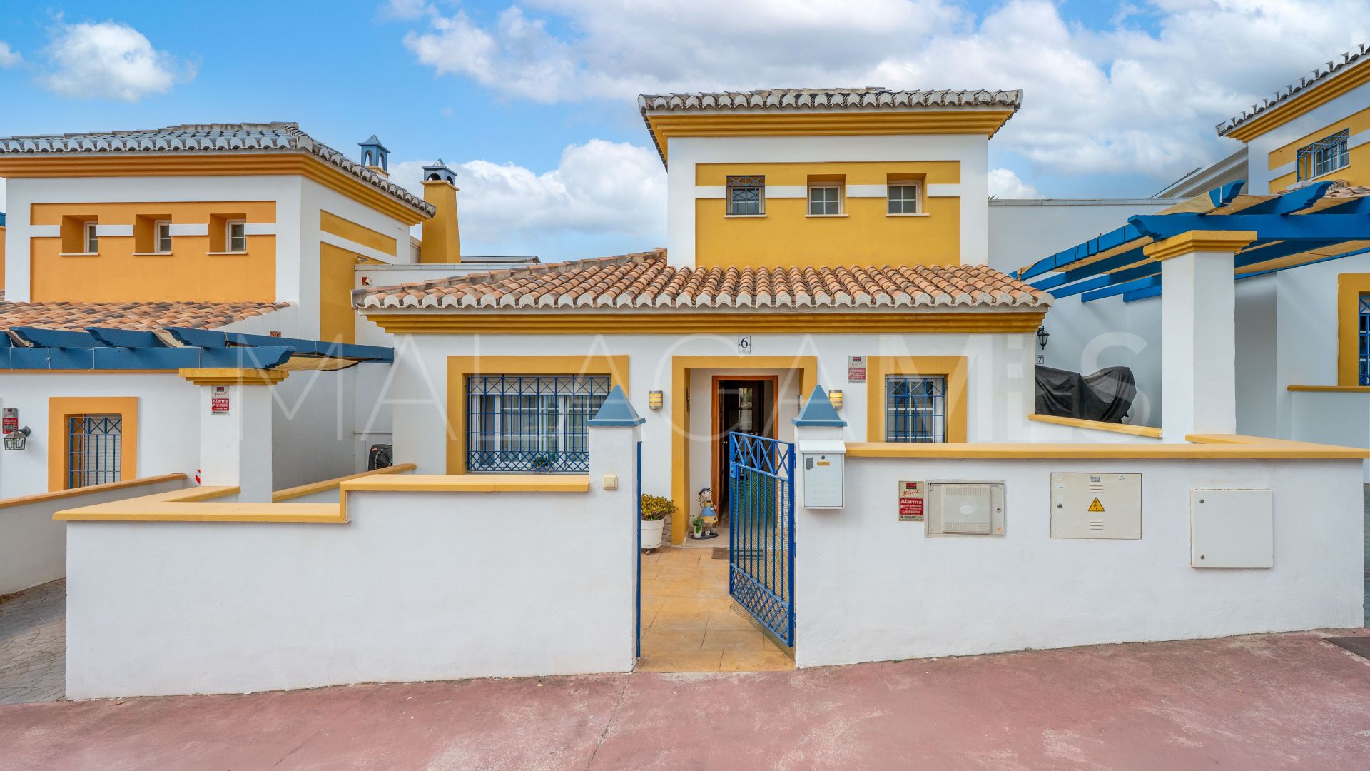 Parhus for sale in Altos de Calahonda