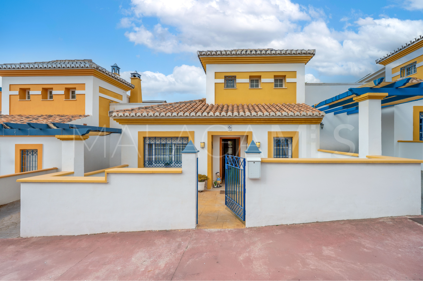 Semi detached house for sale in Altos de Calahonda with 3 bedrooms