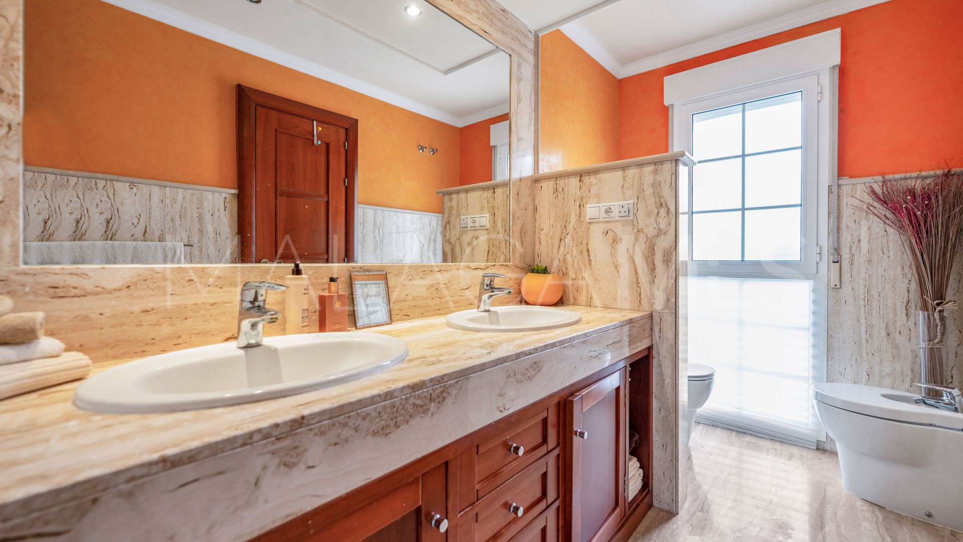 Parhus for sale in Altos de Calahonda