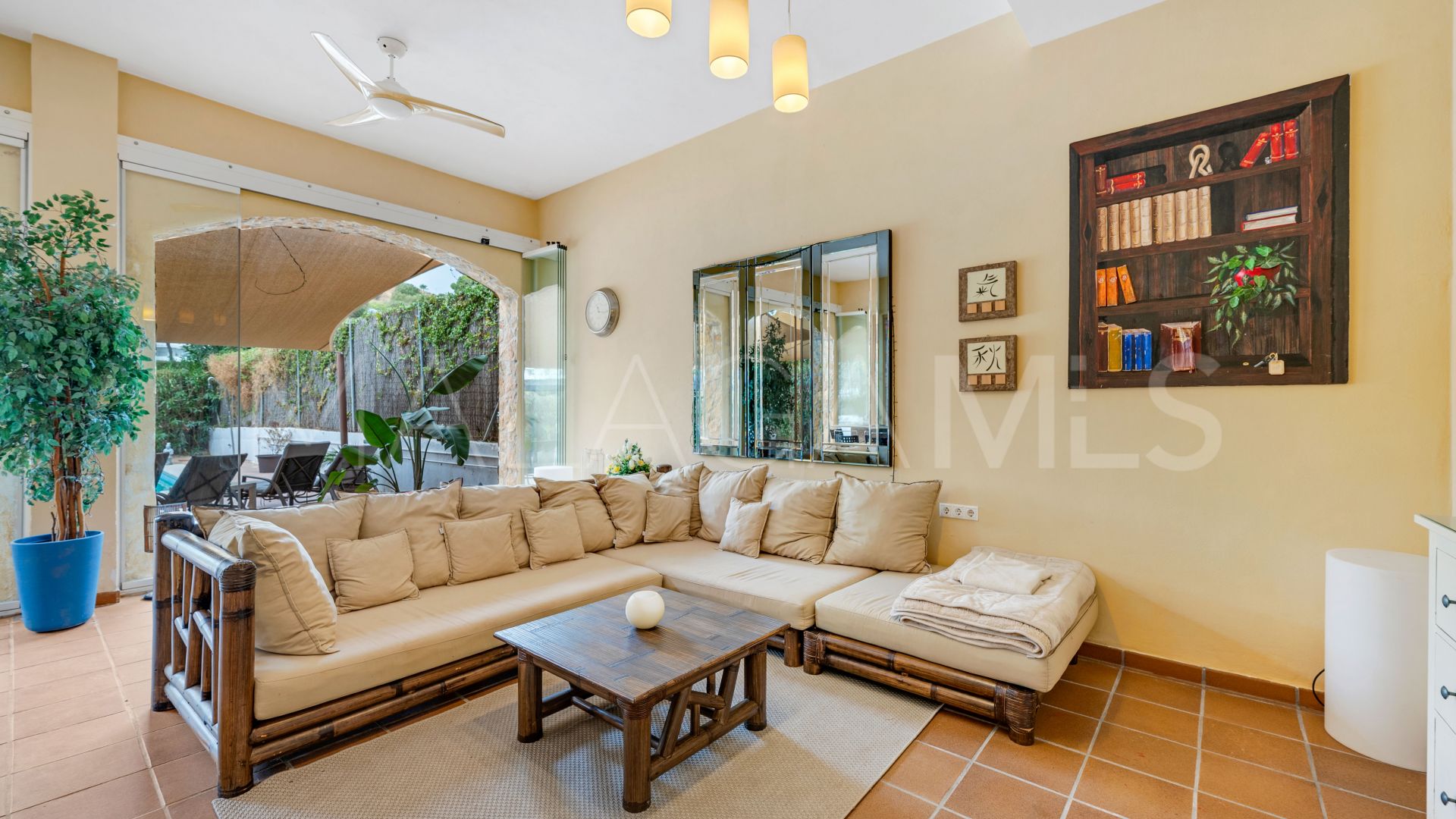 Parhus for sale in Altos de Calahonda