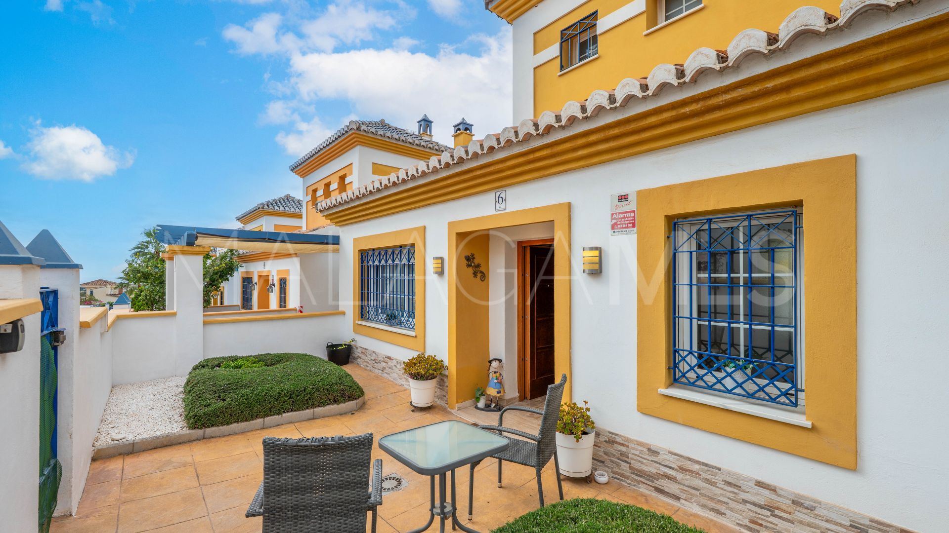 Parhus for sale in Altos de Calahonda