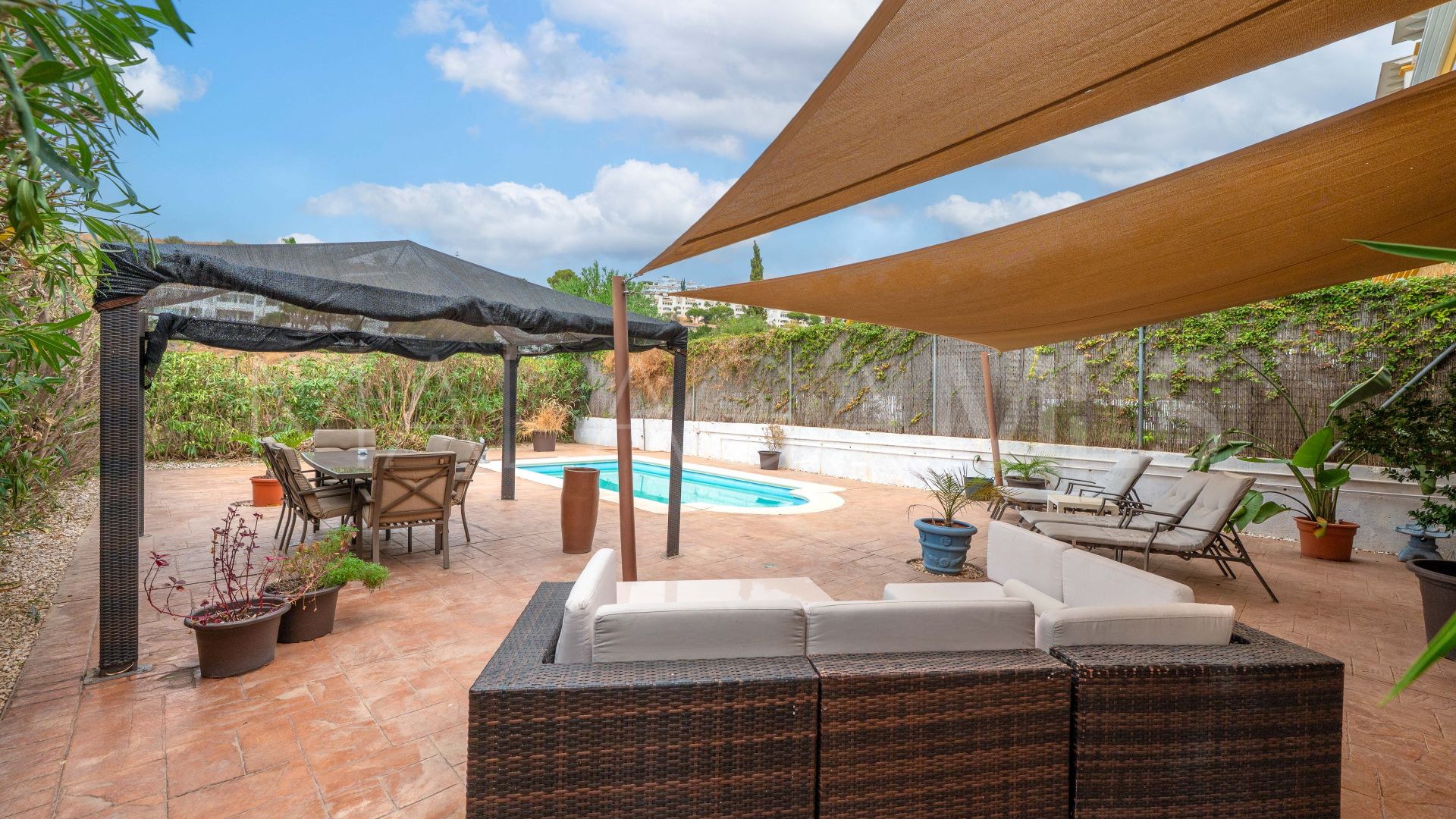 Parhus for sale in Altos de Calahonda