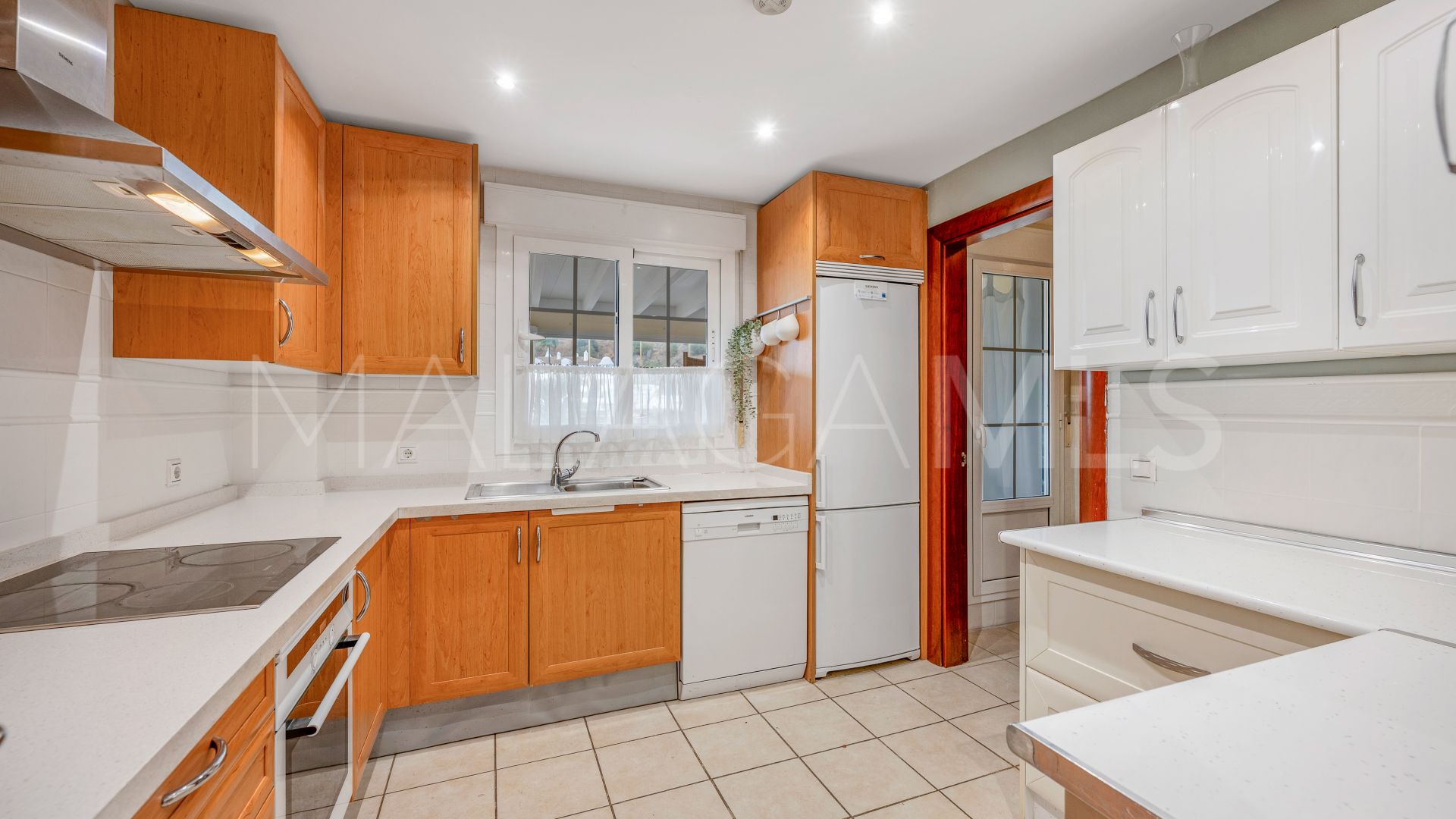 Parhus for sale in Altos de Calahonda