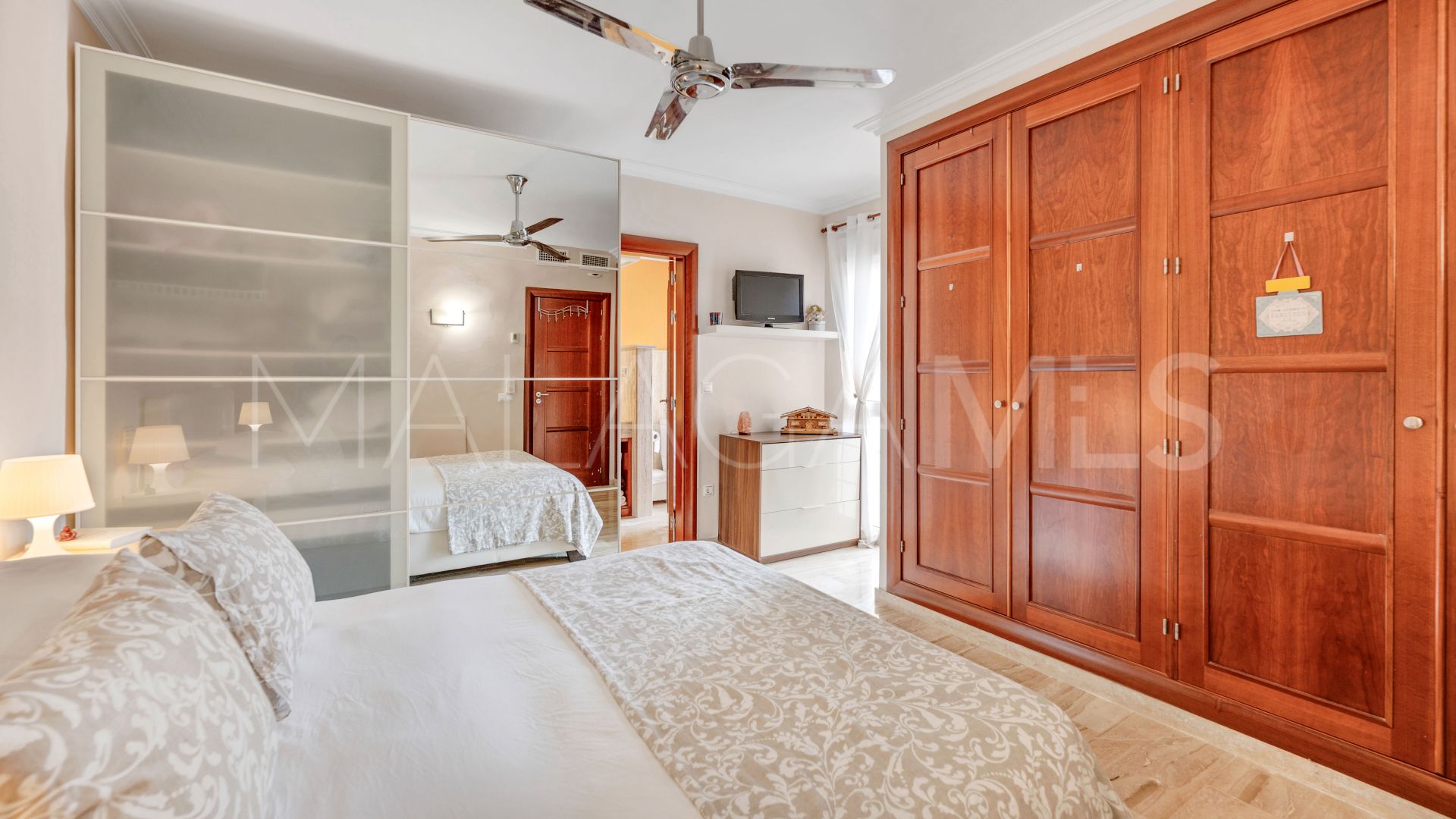 Parhus for sale in Altos de Calahonda