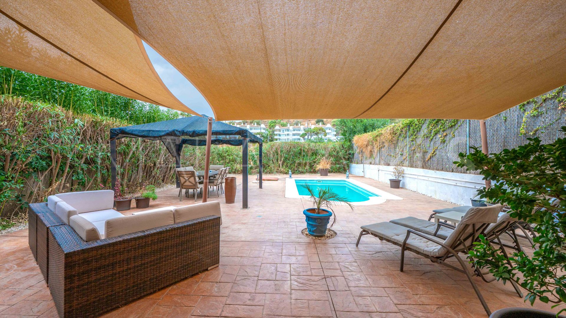 Parhus for sale in Altos de Calahonda