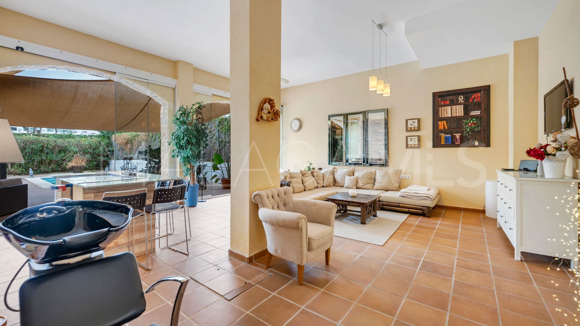 Parhus for sale in Altos de Calahonda