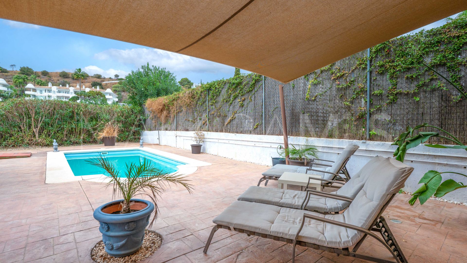 Parhus for sale in Altos de Calahonda