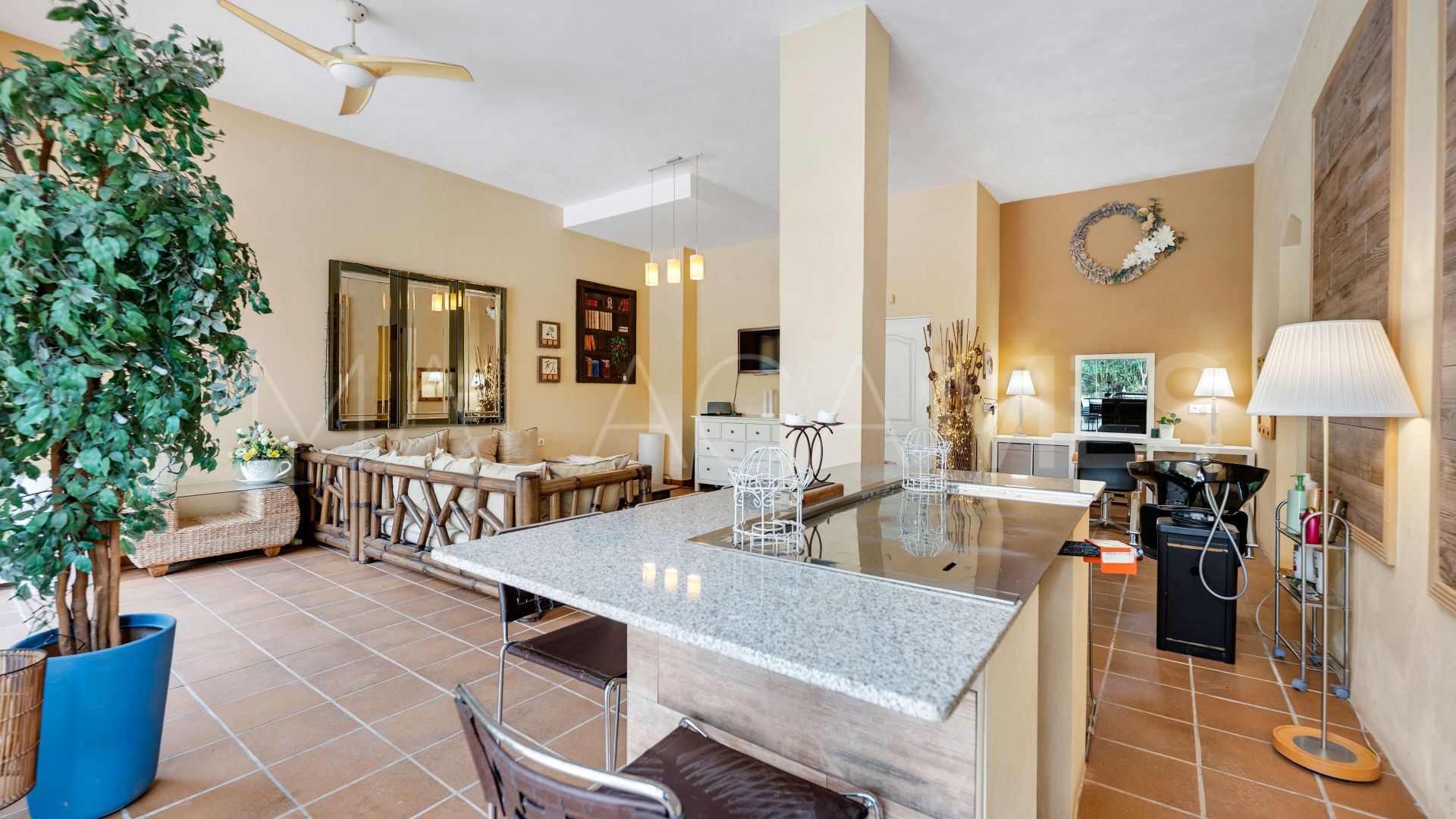 Parhus for sale in Altos de Calahonda