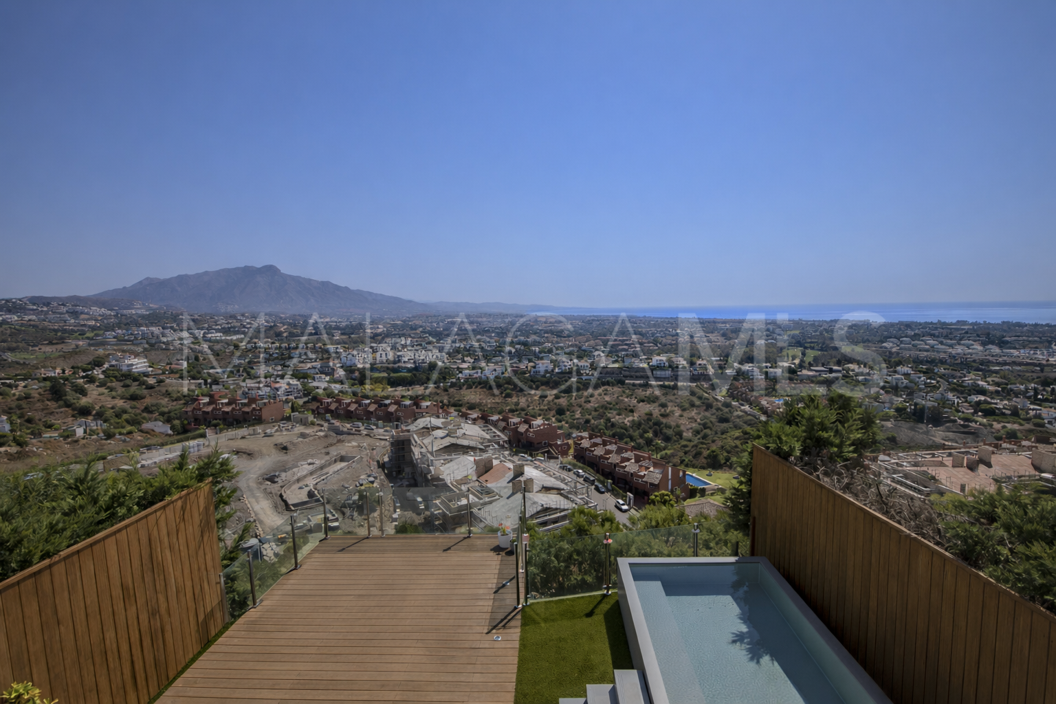 For sale Benahavis town house with 3 bedrooms