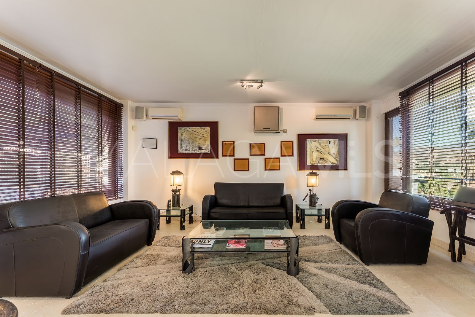 Villa for sale in Nueva Andalucia