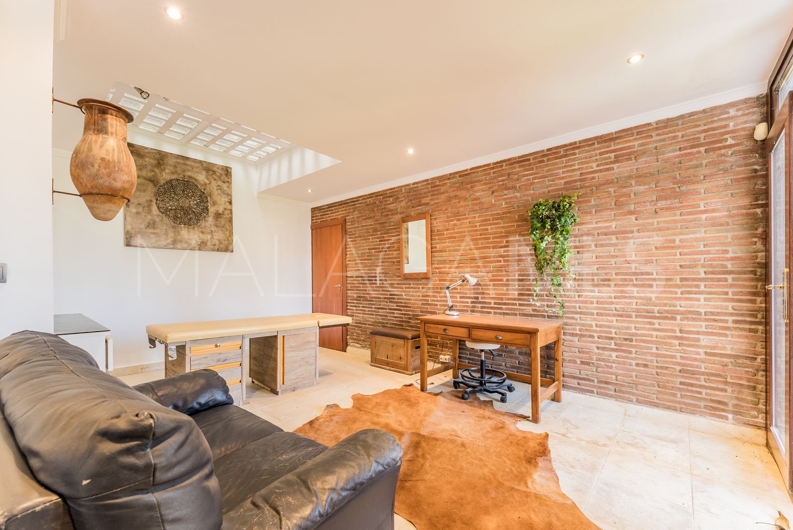 Villa for sale in Nueva Andalucia