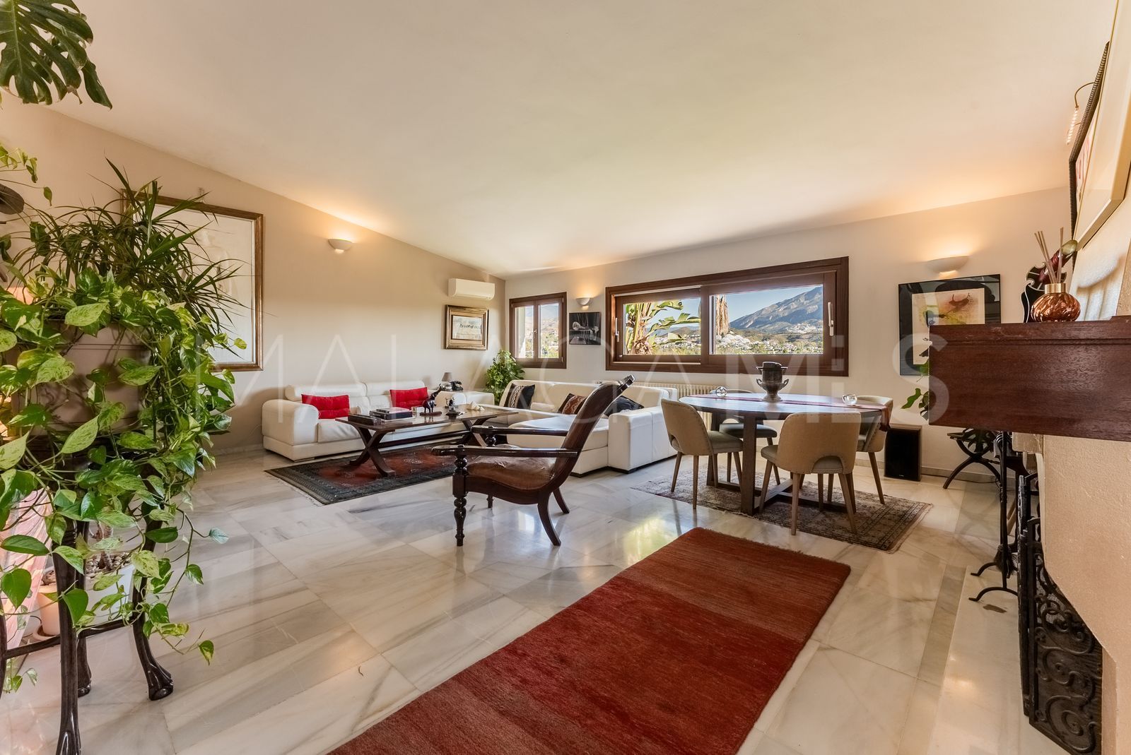 Villa for sale in Nueva Andalucia