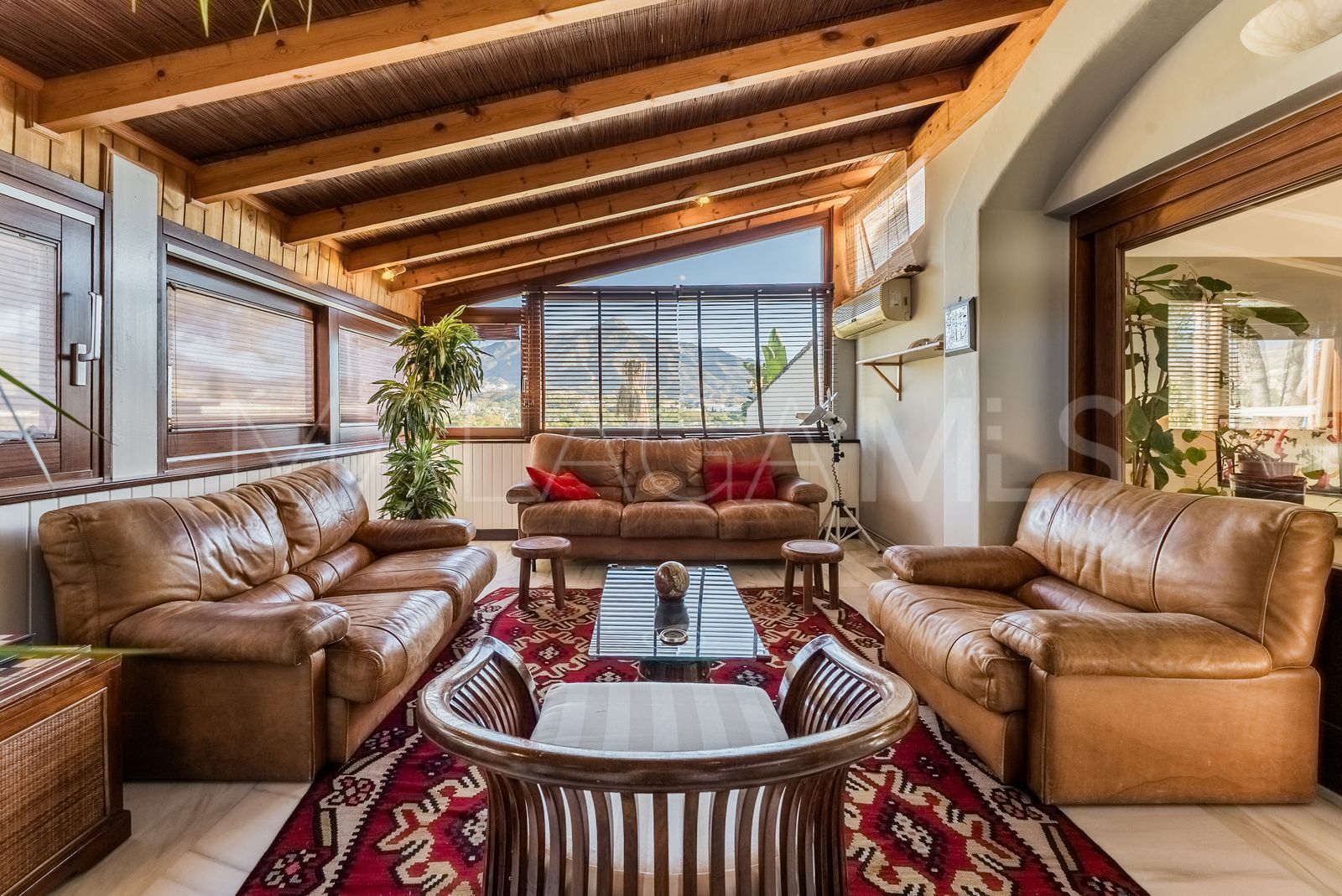 Villa for sale in Nueva Andalucia