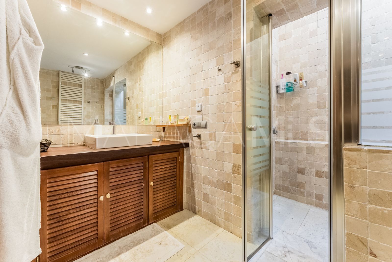 Villa for sale in Nueva Andalucia