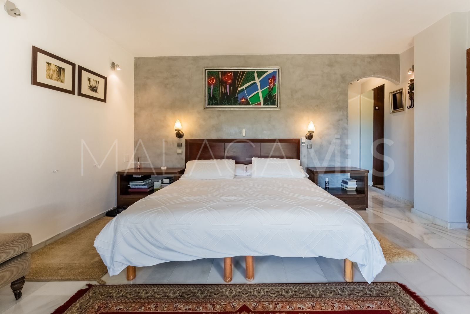 Villa for sale in Nueva Andalucia