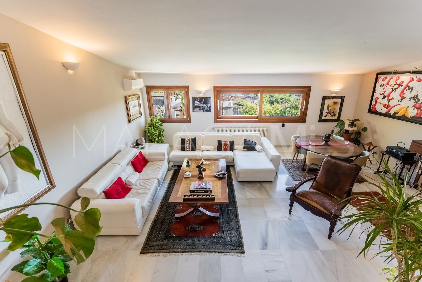 Villa for sale in Nueva Andalucia