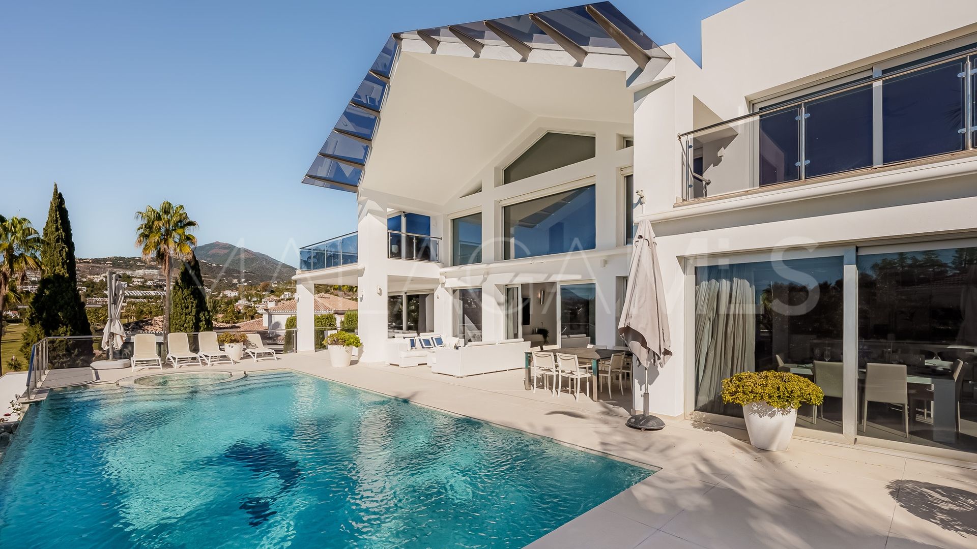 Villa for sale de 5 bedrooms in Nueva Andalucia