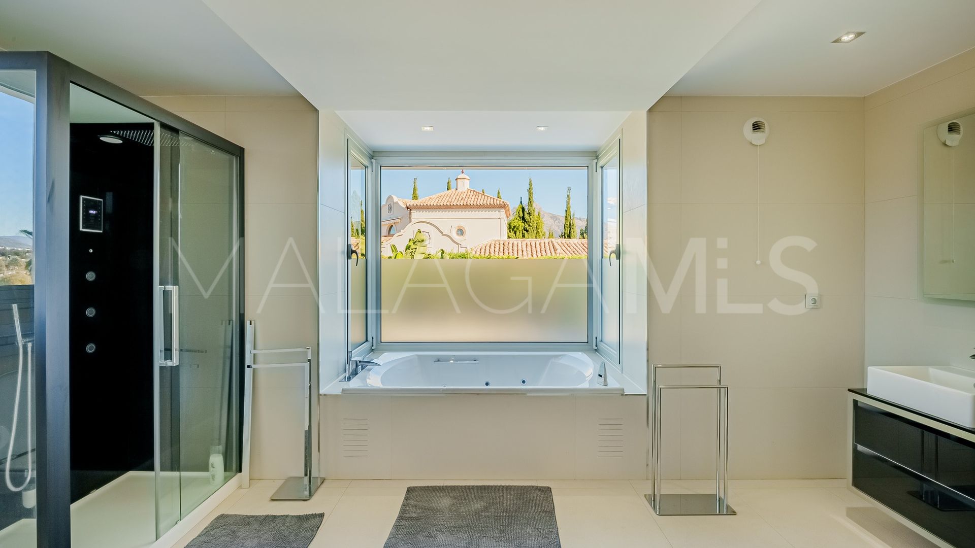 Villa for sale de 5 bedrooms in Nueva Andalucia