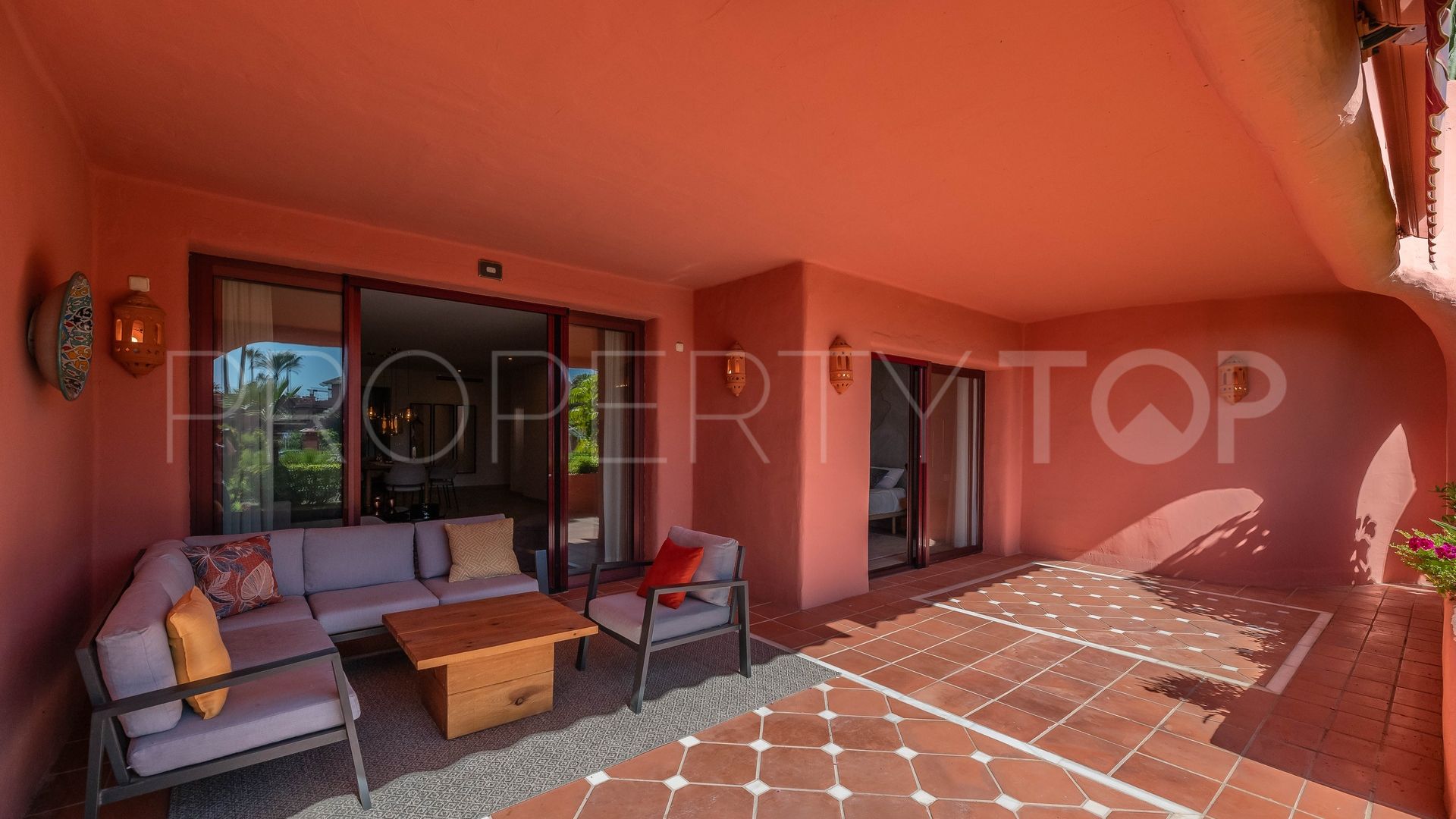 Buy ground floor apartment in Estepona