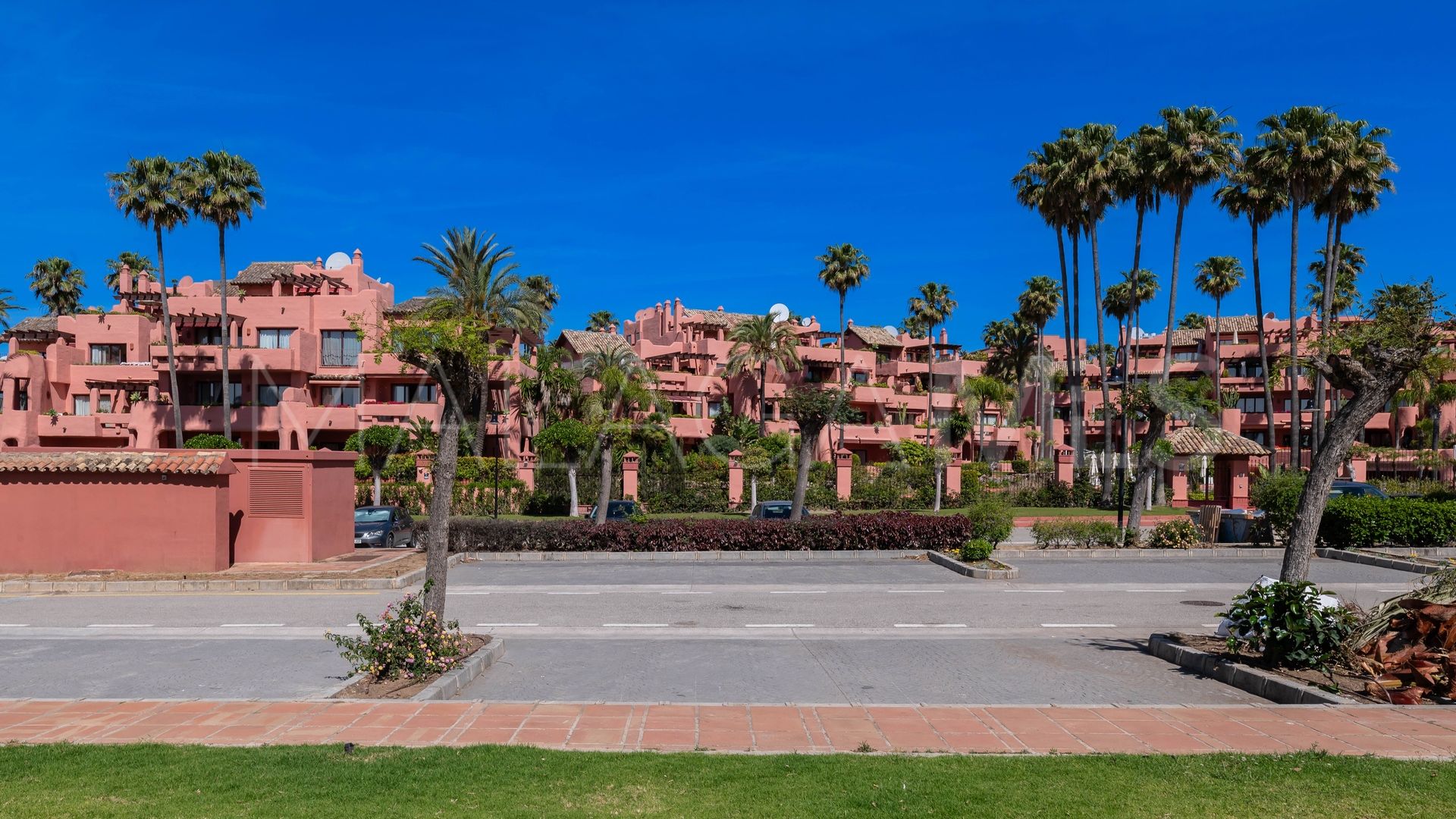 Ground floor apartment in Estepona for sale