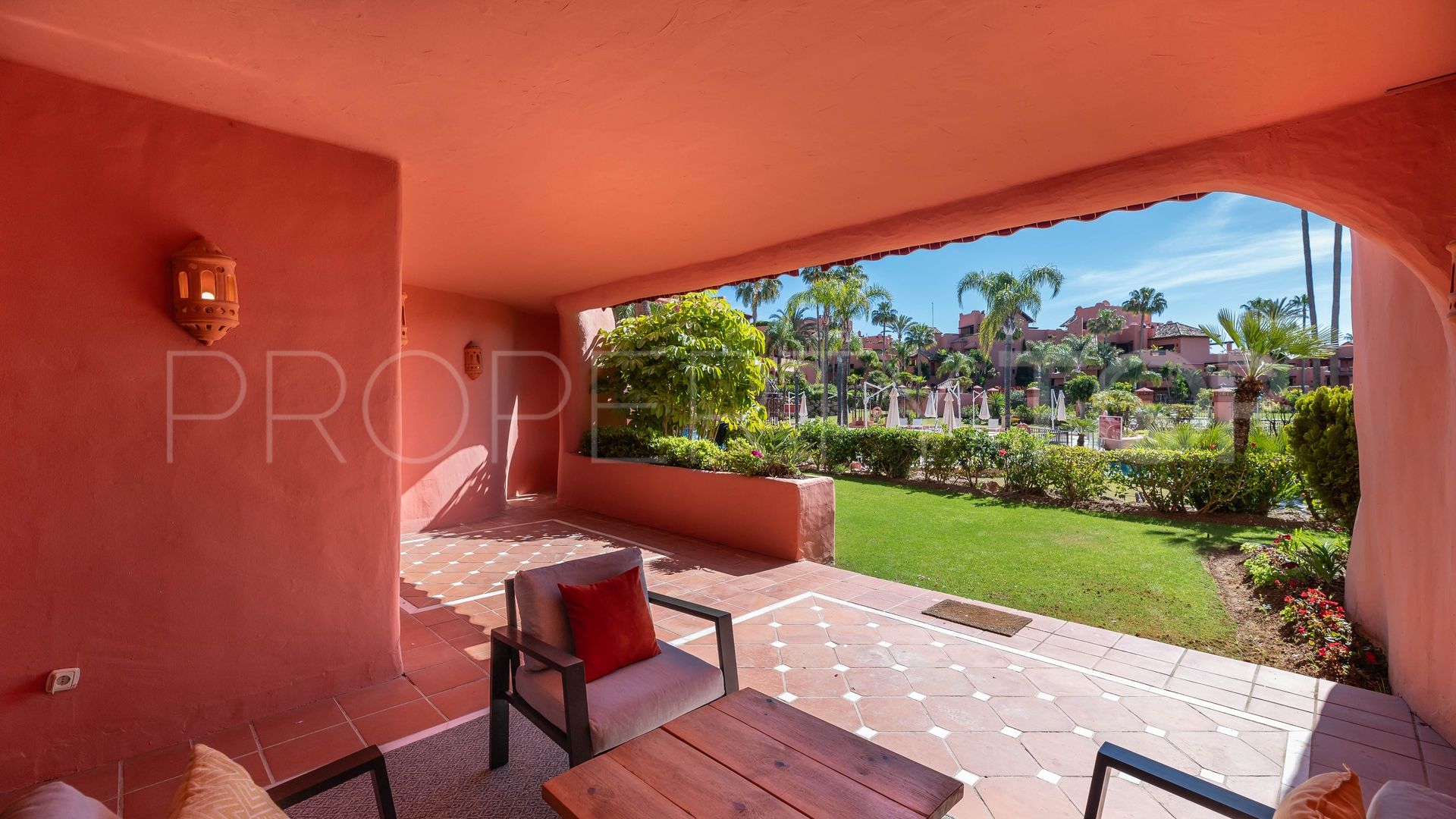 Buy ground floor apartment in Estepona