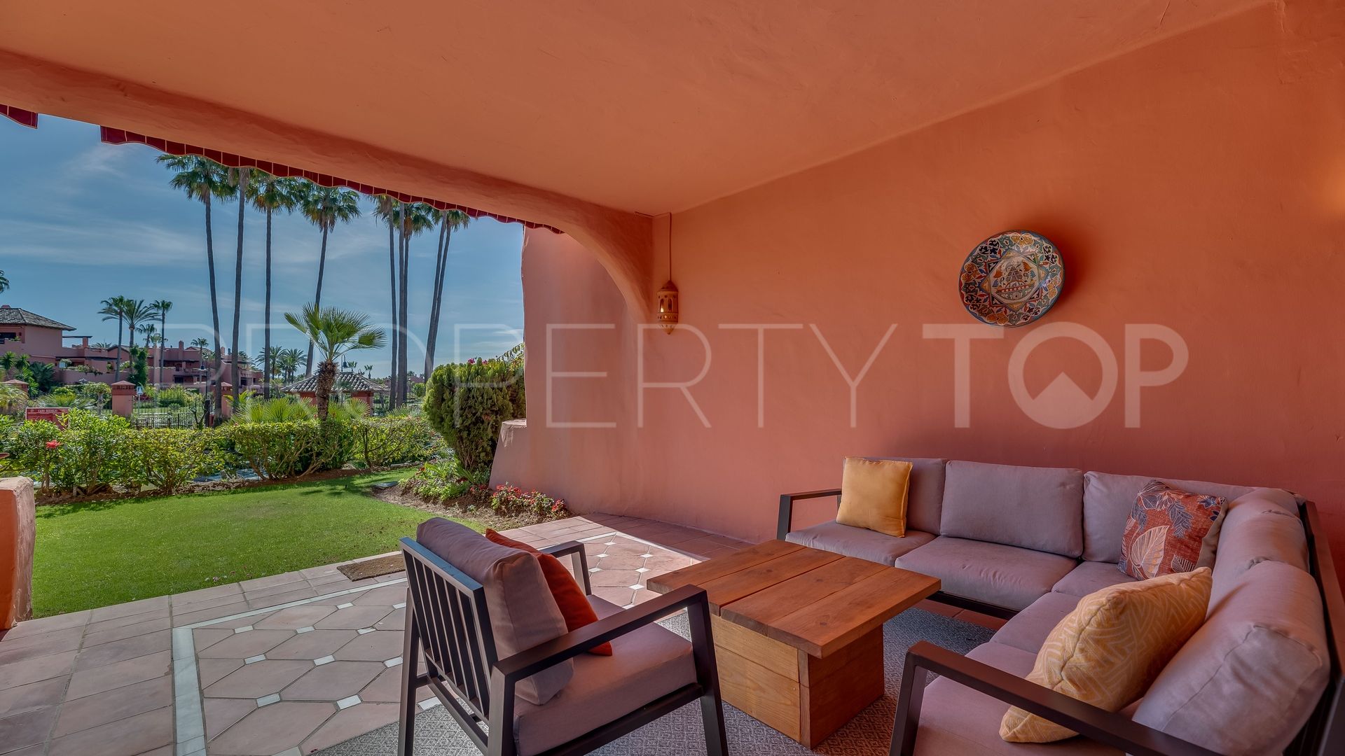 Buy ground floor apartment in Estepona