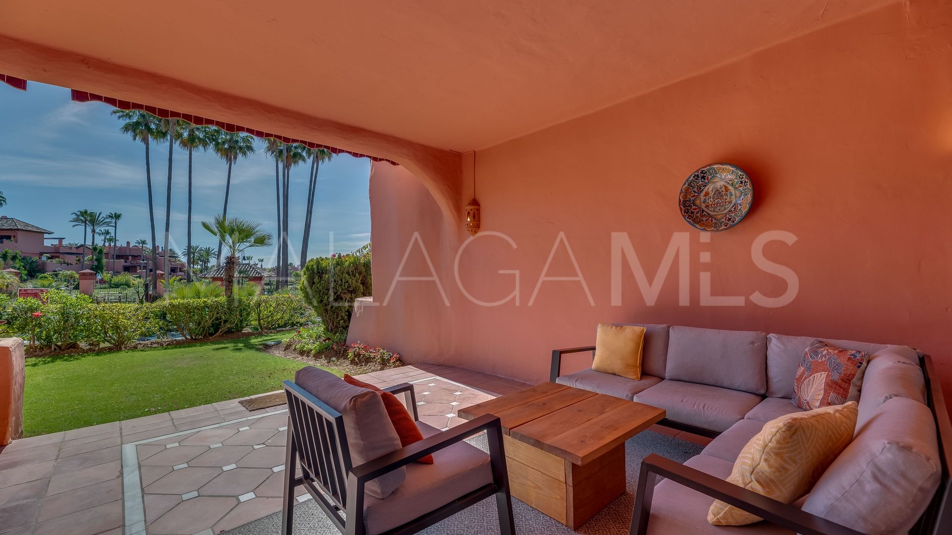 Erdgeschosswohnung for sale in Estepona