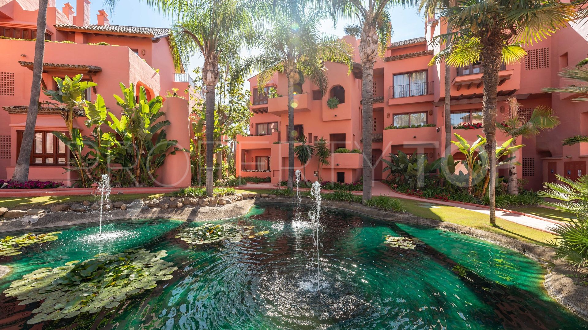 Buy ground floor apartment in Estepona