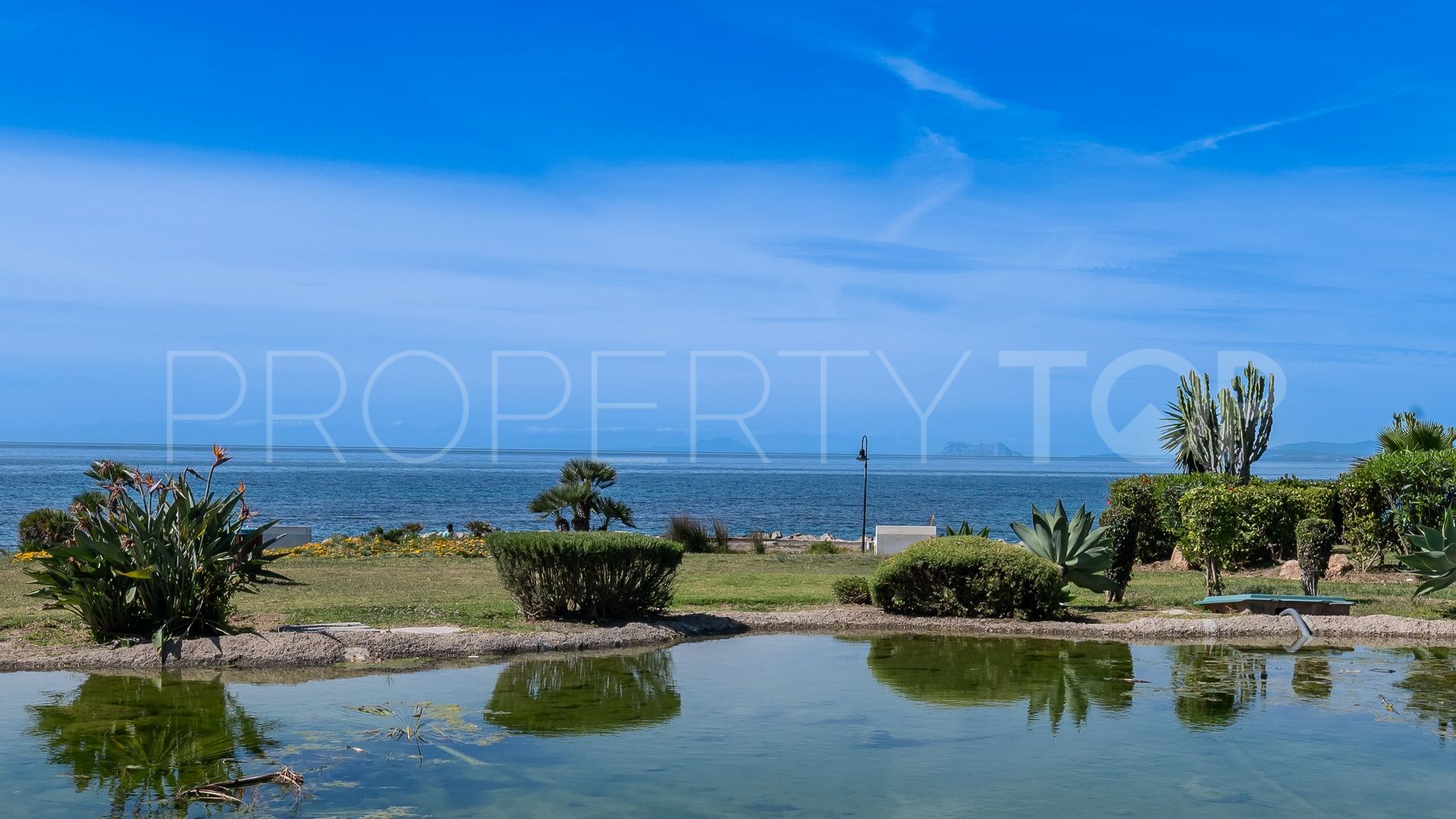 Buy ground floor apartment in Estepona