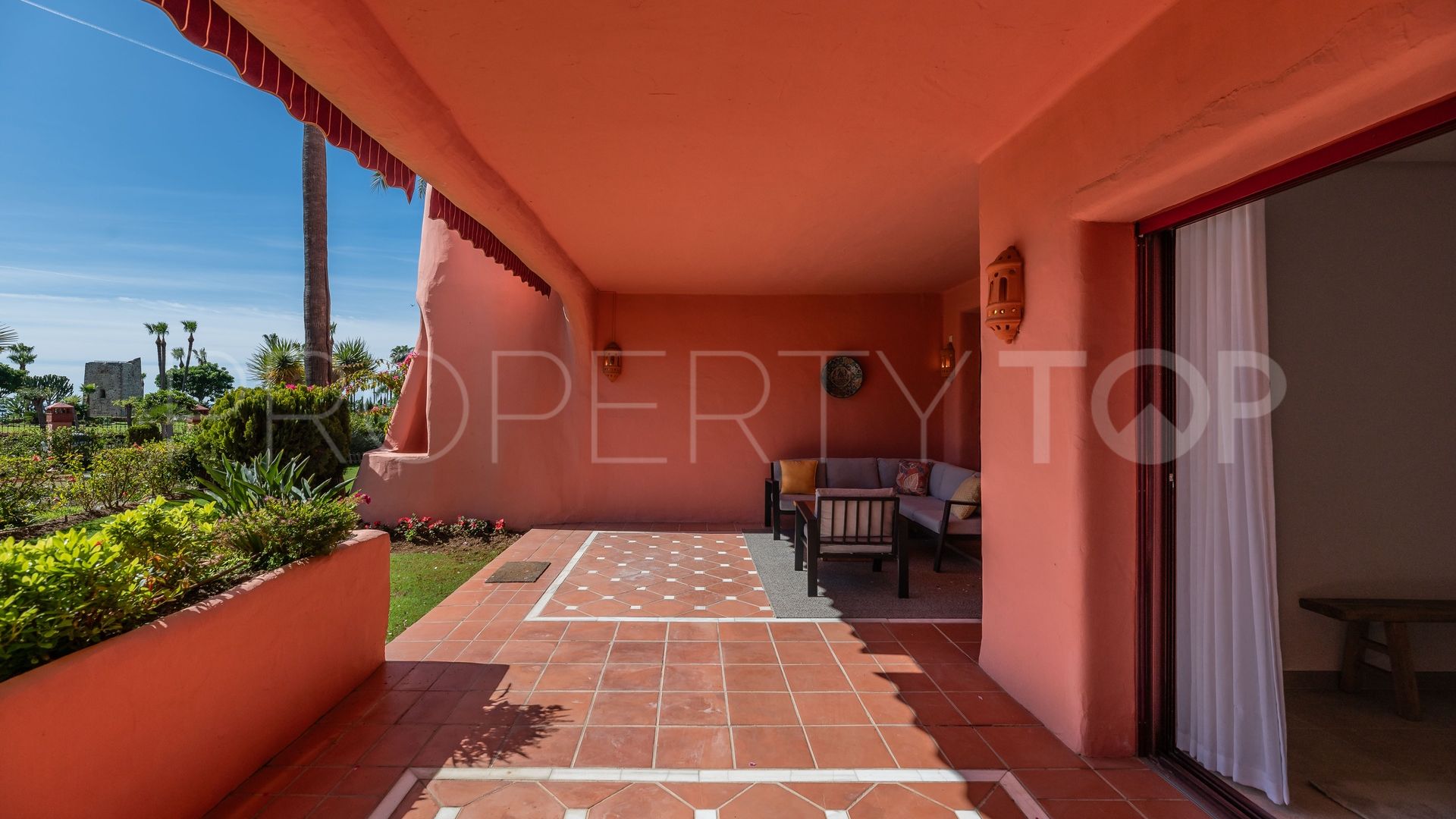 Buy ground floor apartment in Estepona