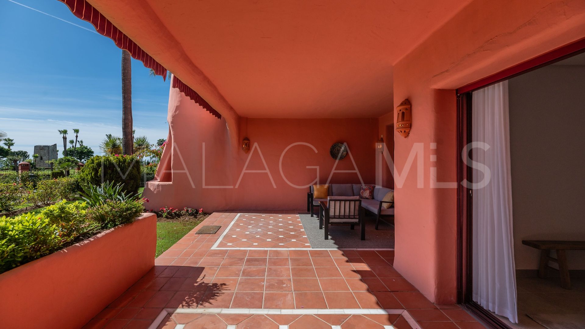 Erdgeschosswohnung for sale in Estepona