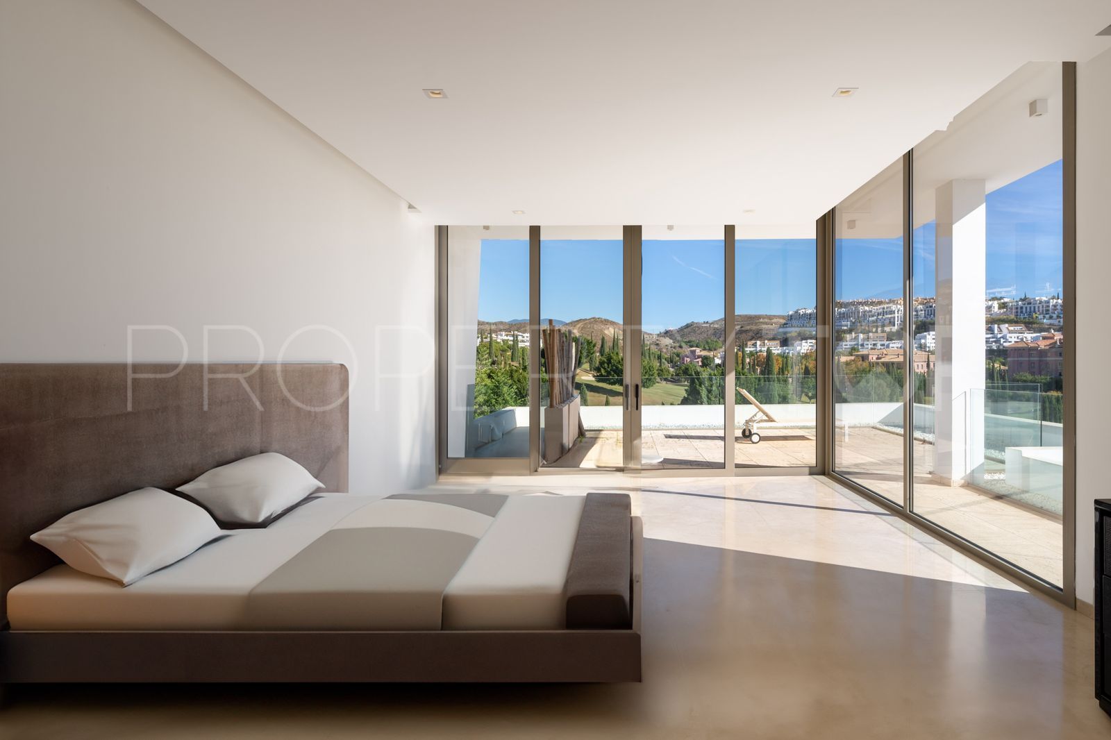 6 bedrooms villa in Benahavis for sale