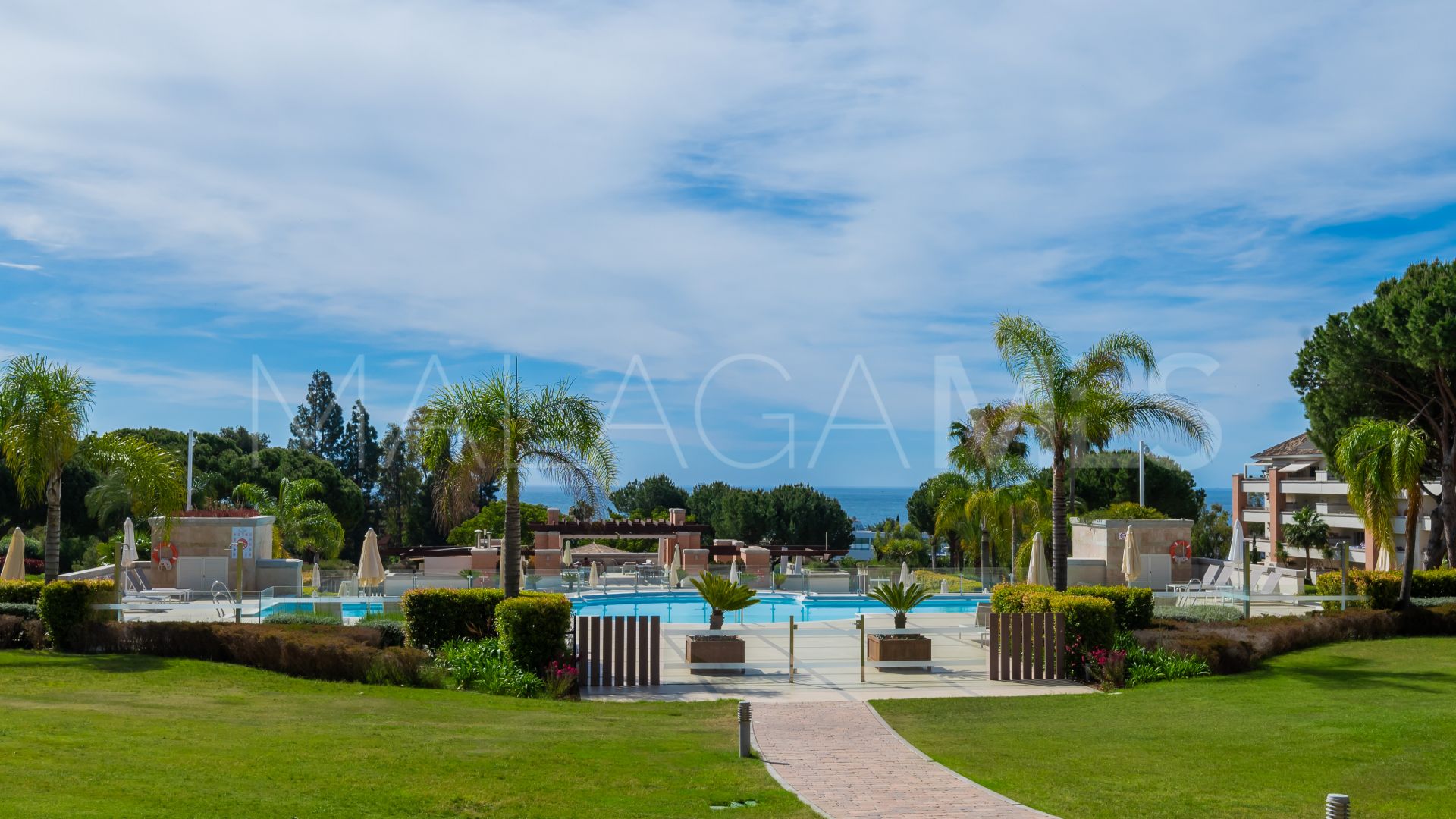 3 bedrooms ground floor apartment in Marbella City for sale