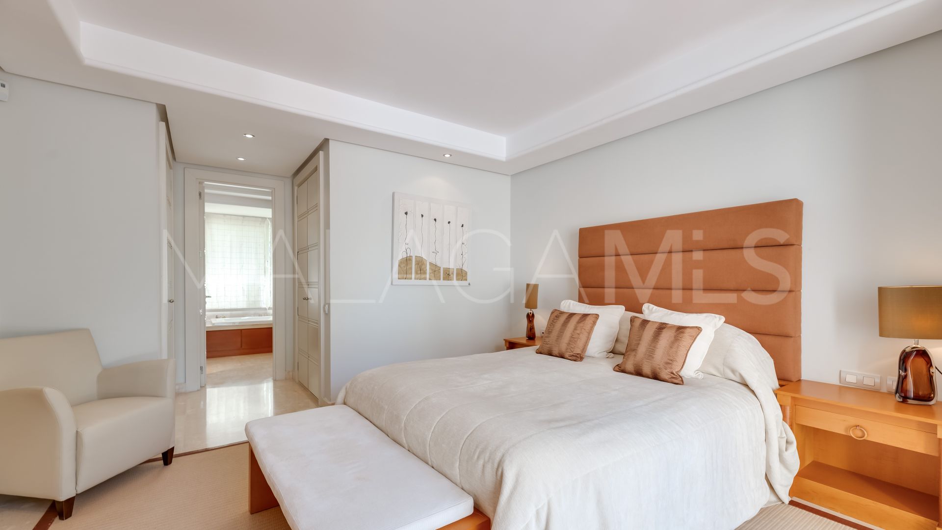 3 bedrooms ground floor apartment in Marbella City for sale