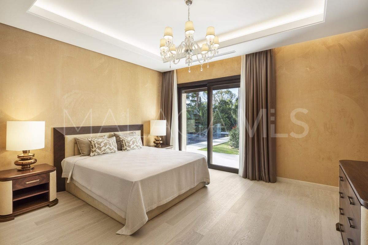 Villa with 5 bedrooms for sale in Nueva Andalucia