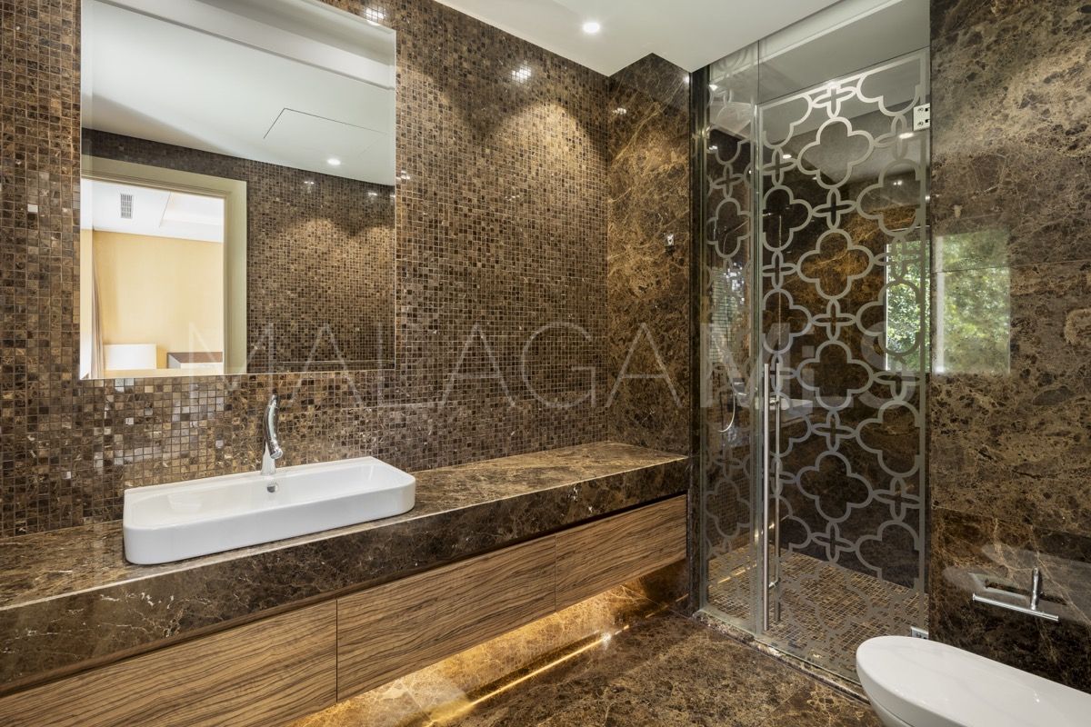 Villa with 5 bedrooms for sale in Nueva Andalucia