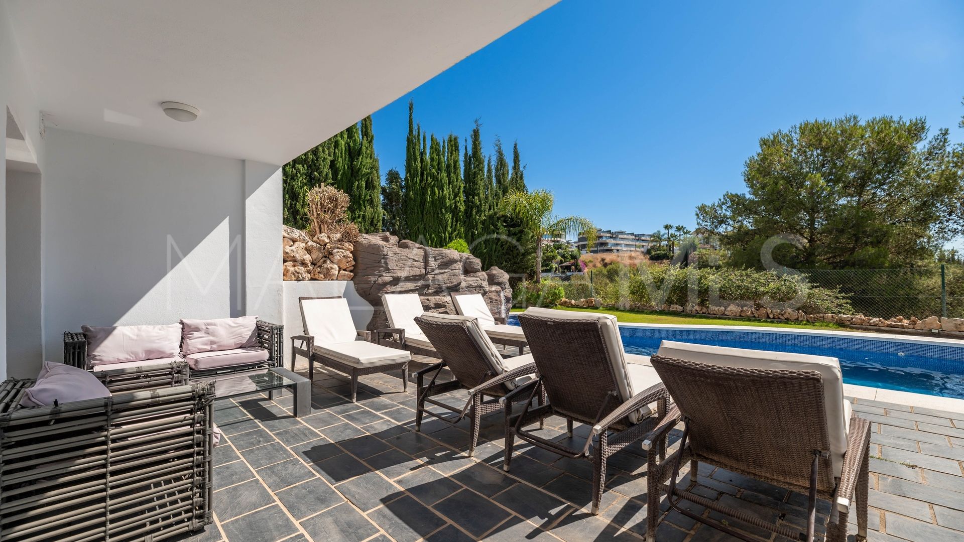 Villa for sale with 4 bedrooms in Estepona