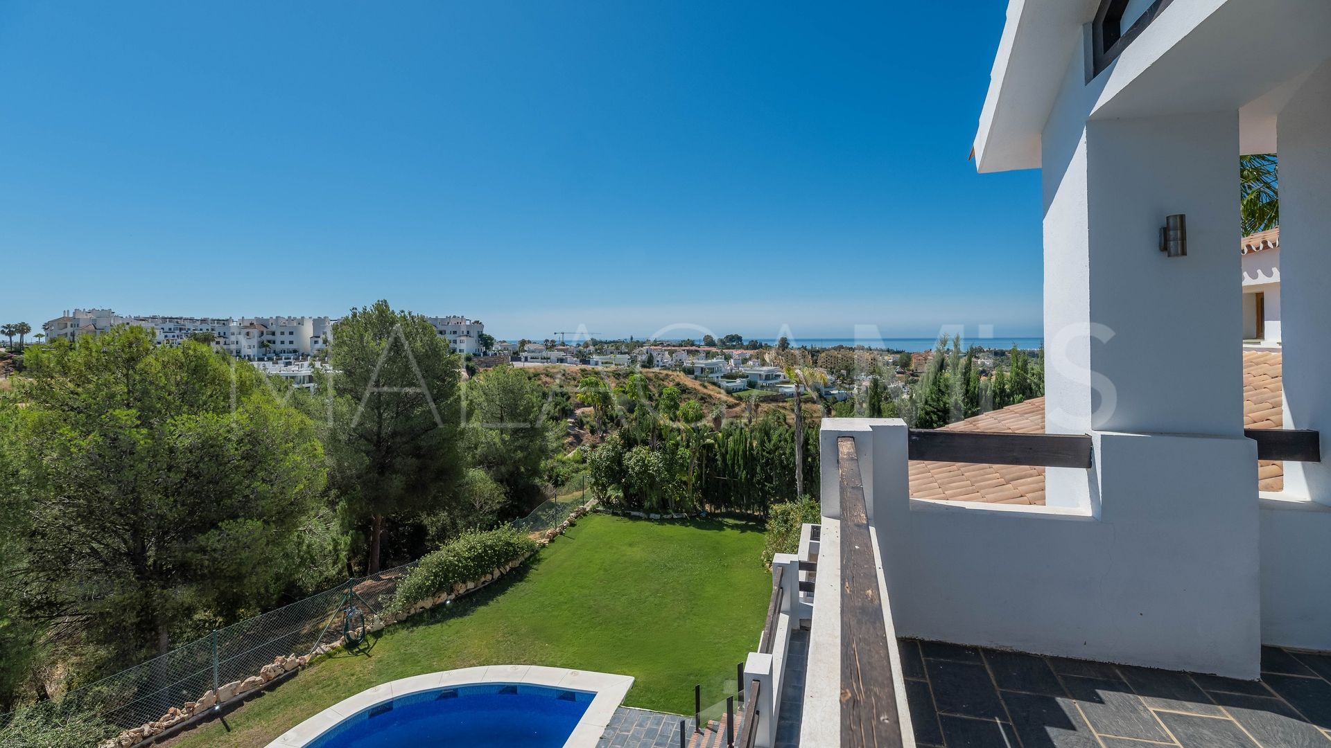 Villa for sale with 4 bedrooms in Estepona