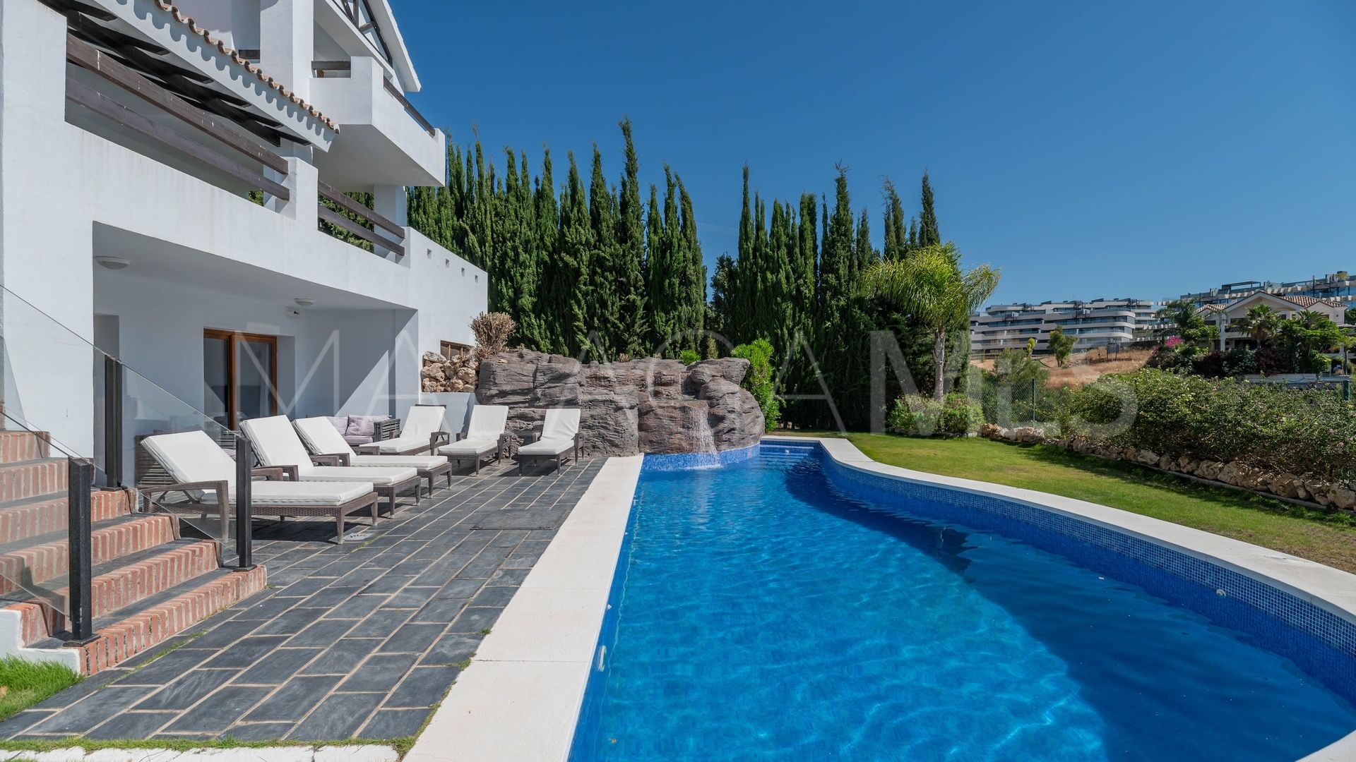 Villa for sale with 4 bedrooms in Estepona