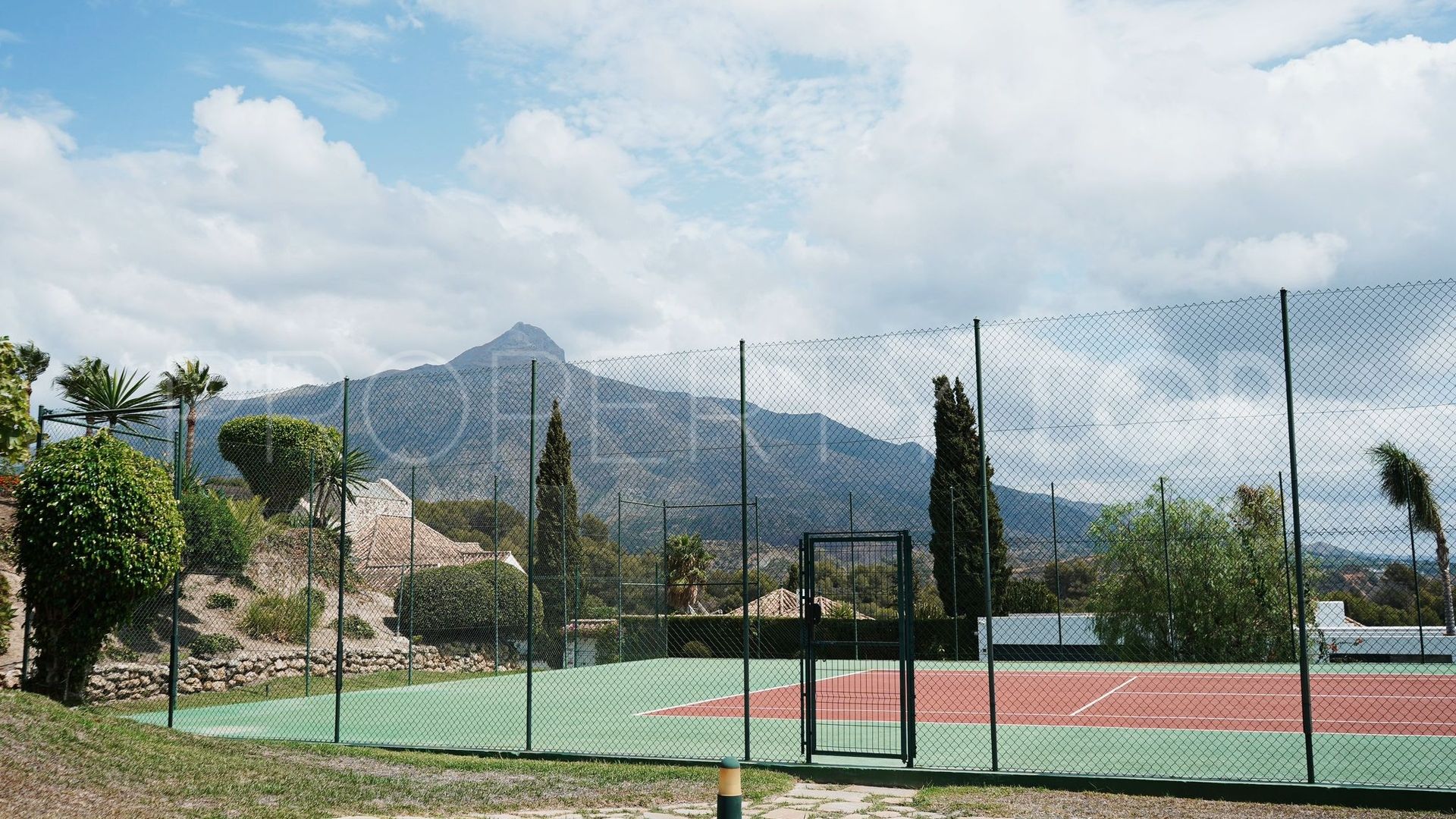 Se vende adosado con 3 dormitorios en Nueva Andalucia