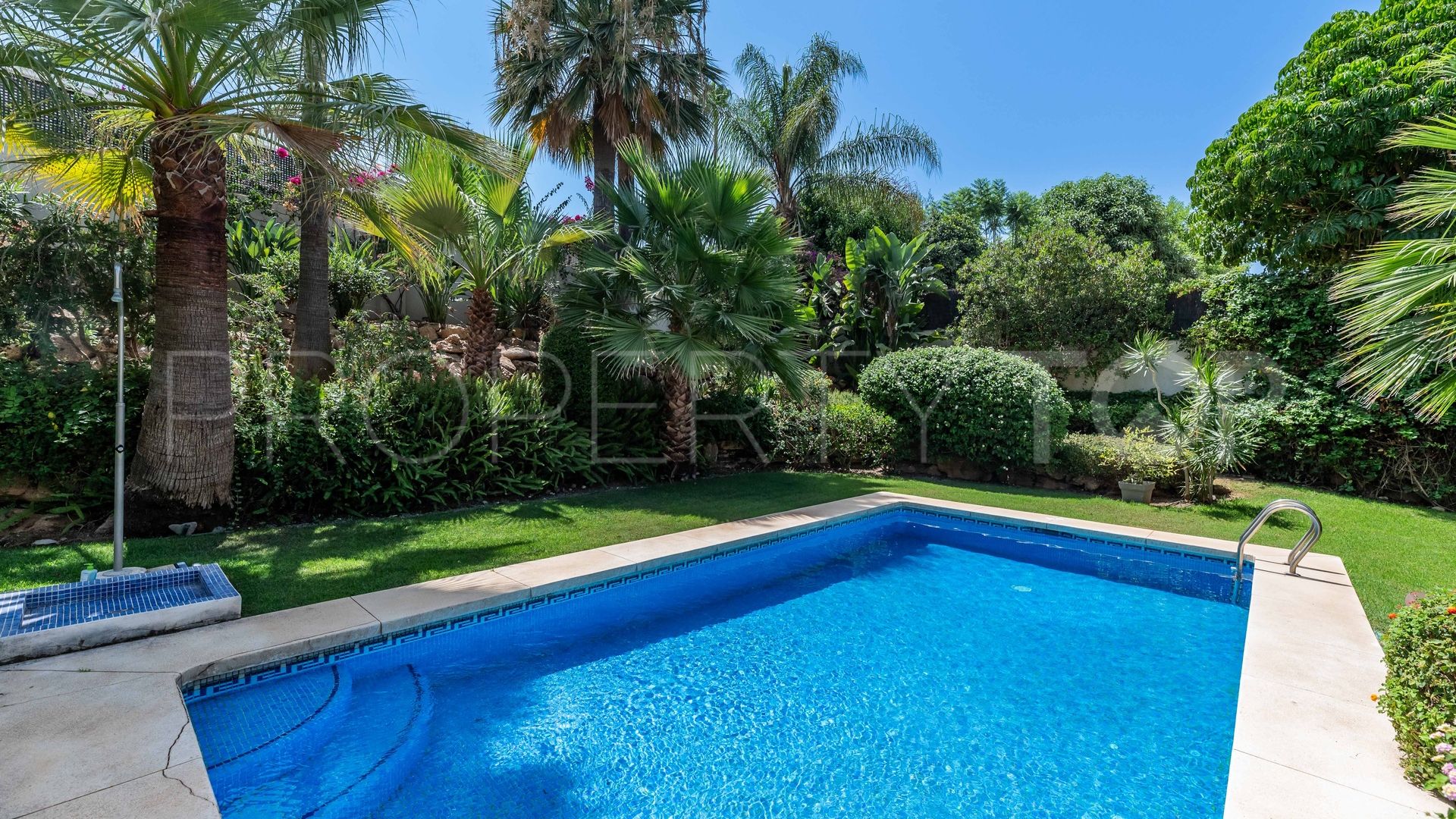 Villa for sale in Las Brisas