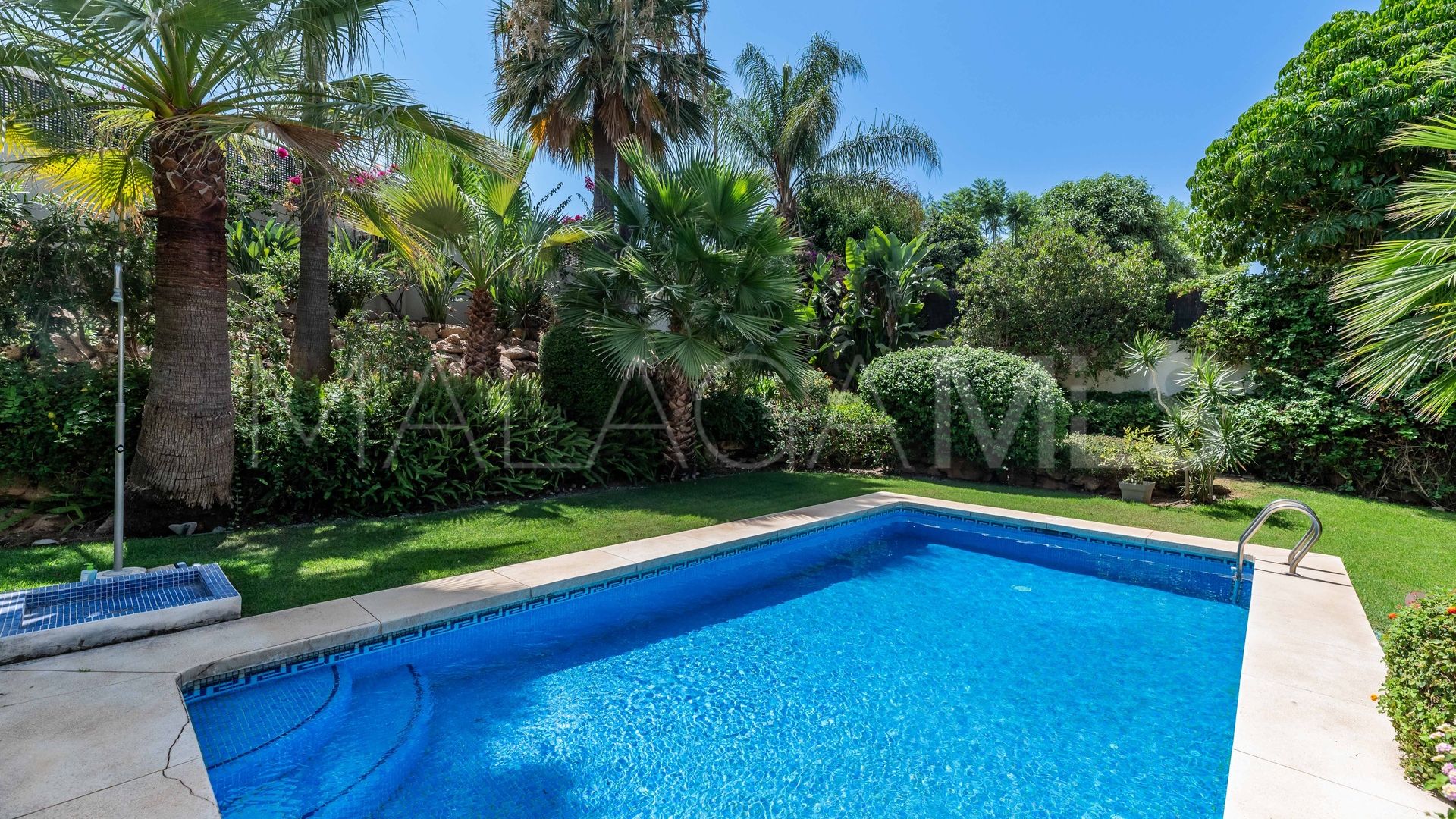 Villa for sale in Las Brisas