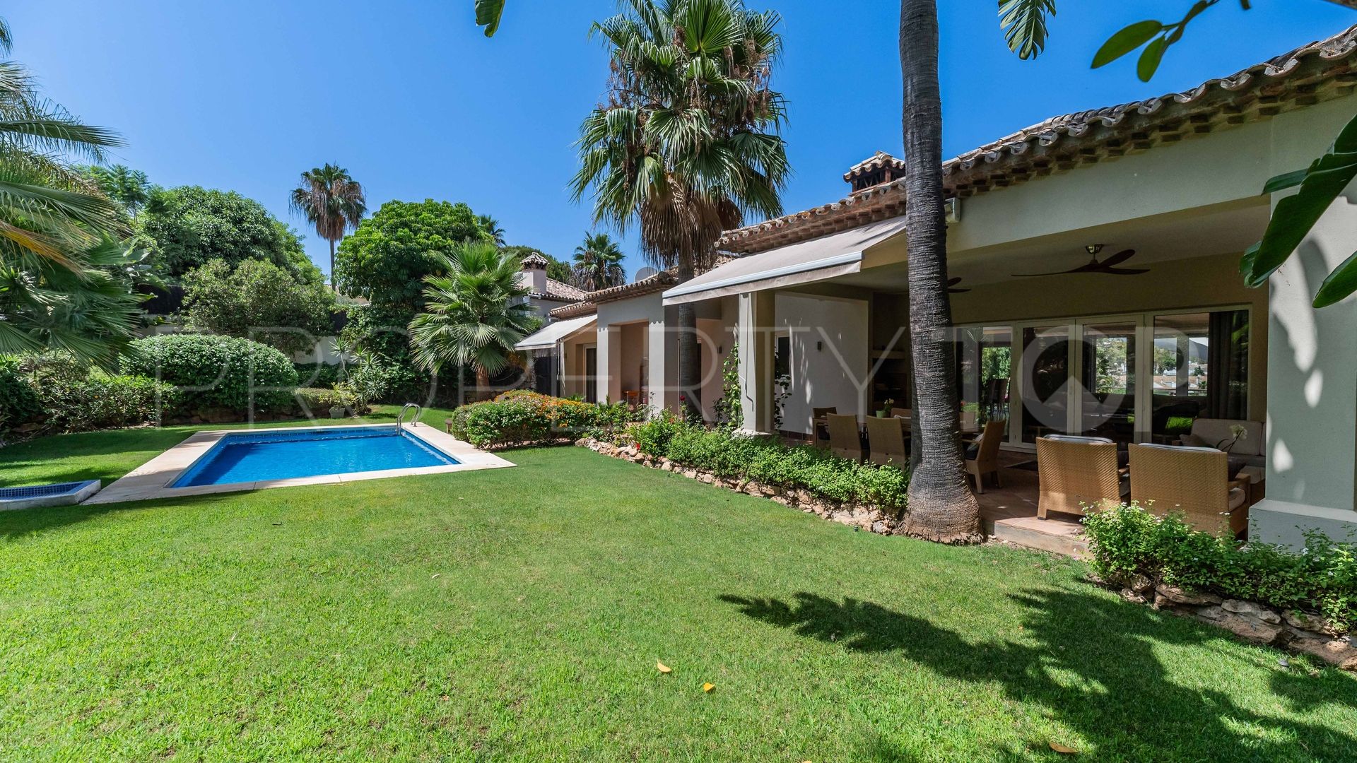 Villa for sale in Las Brisas