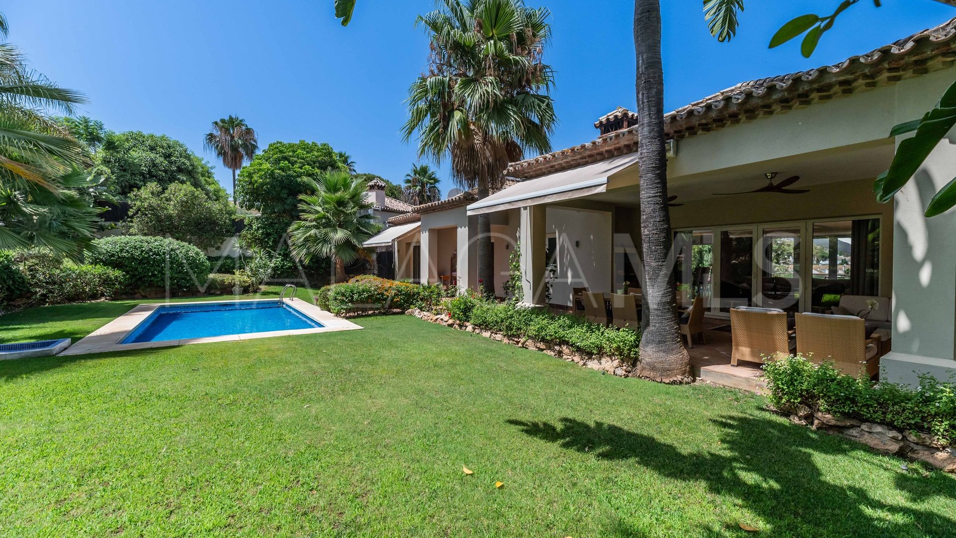 Villa for sale in Las Brisas