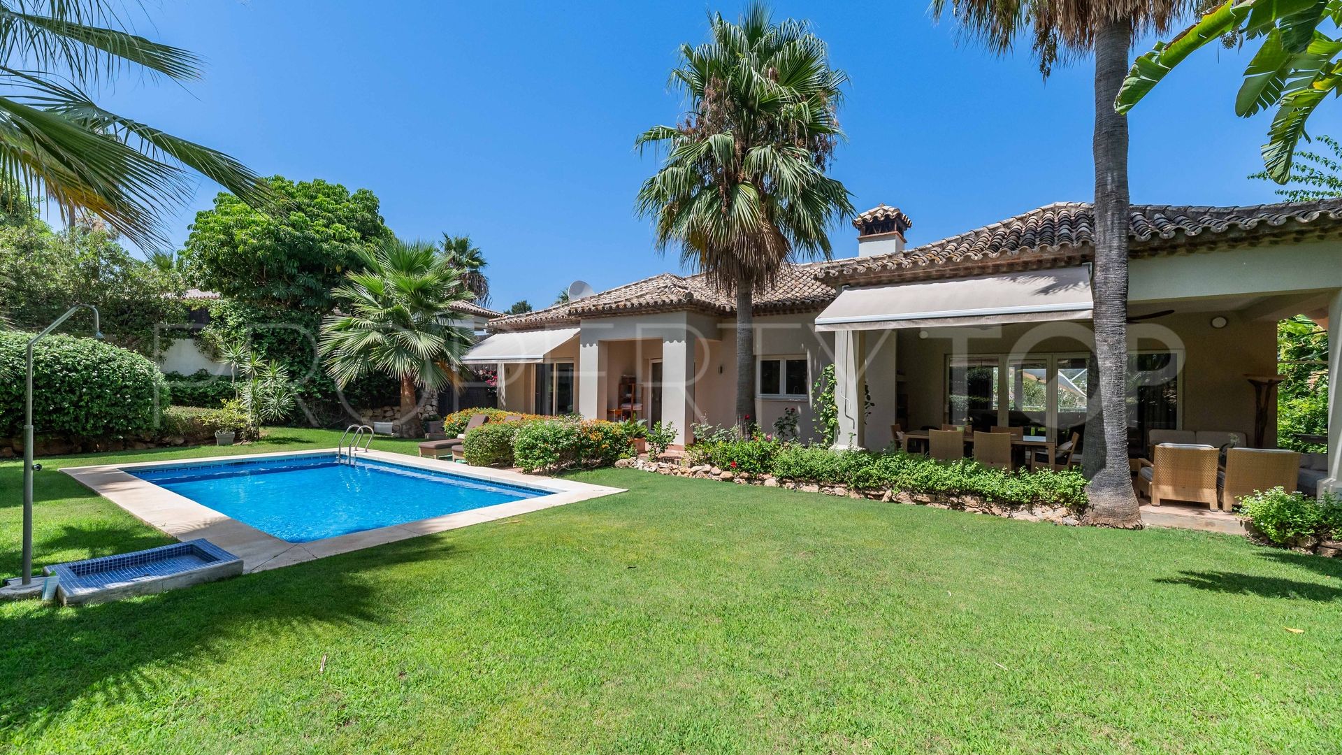 Villa for sale in Las Brisas